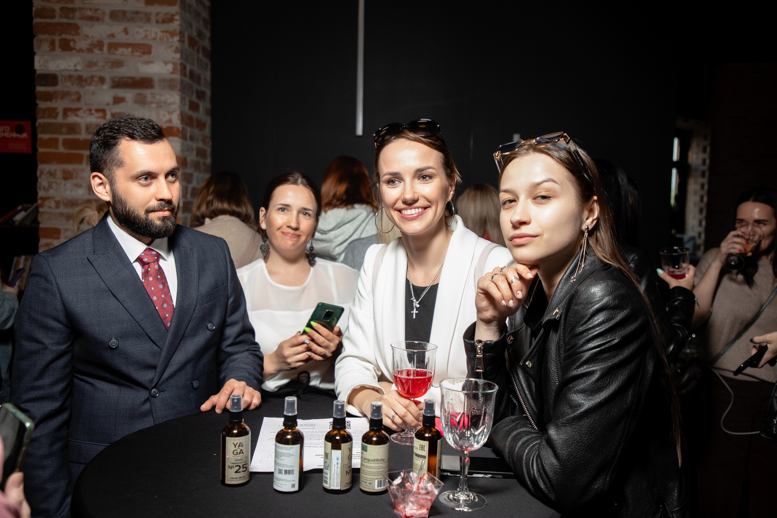 Презентация книги Светы Захаровой "Ты уже бренд". Фотограф Денис Лесковский (Тюмень)