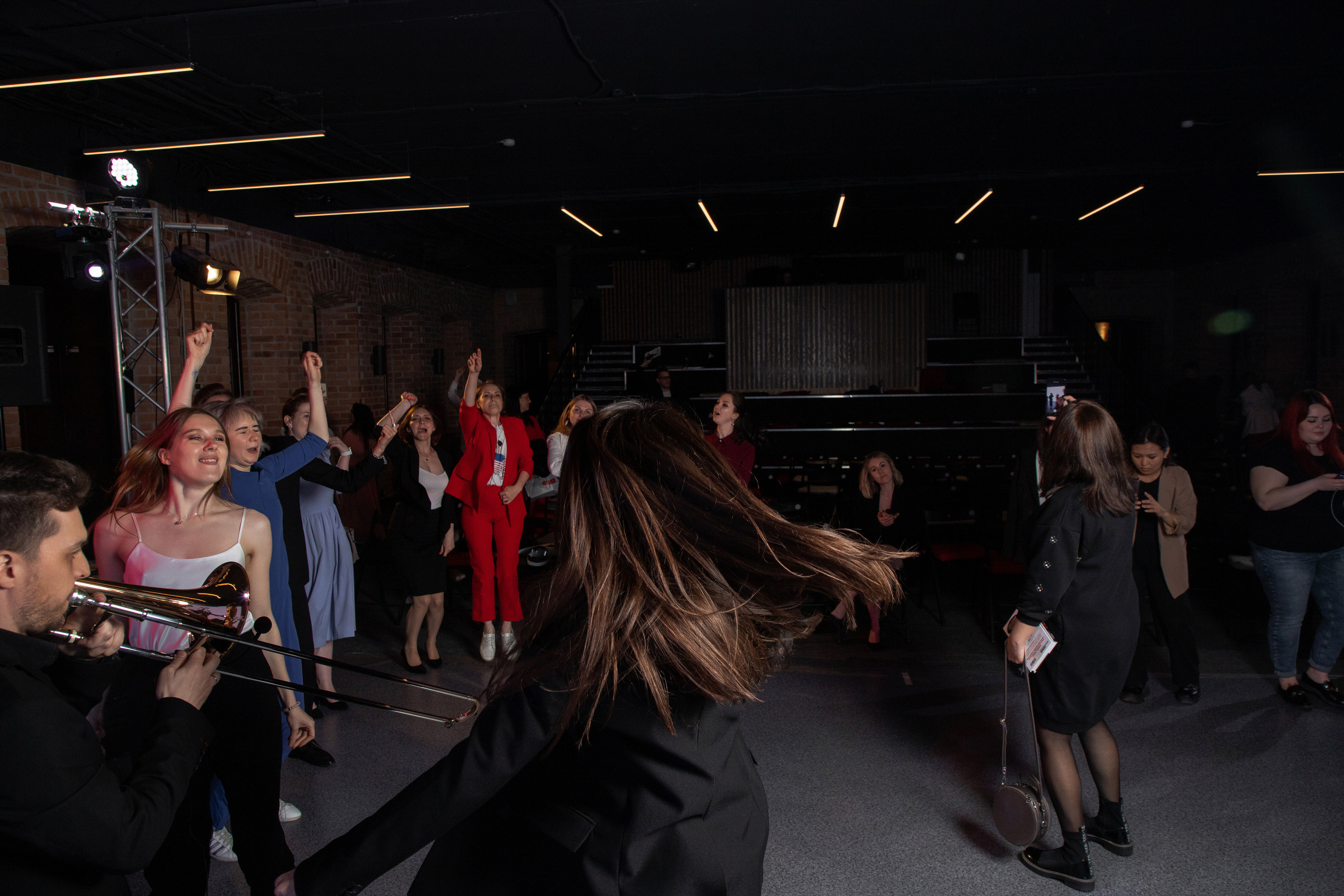 Презентация книги Светы Захаровой "Ты уже бренд". Фотограф Денис Лесковский (Тюмень)