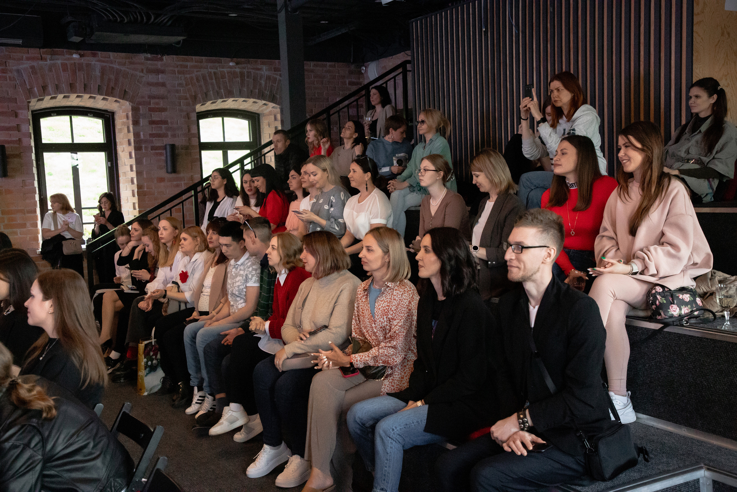 Презентация книги Светы Захаровой "Ты уже бренд". Фотограф Денис Лесковский (Тюмень)