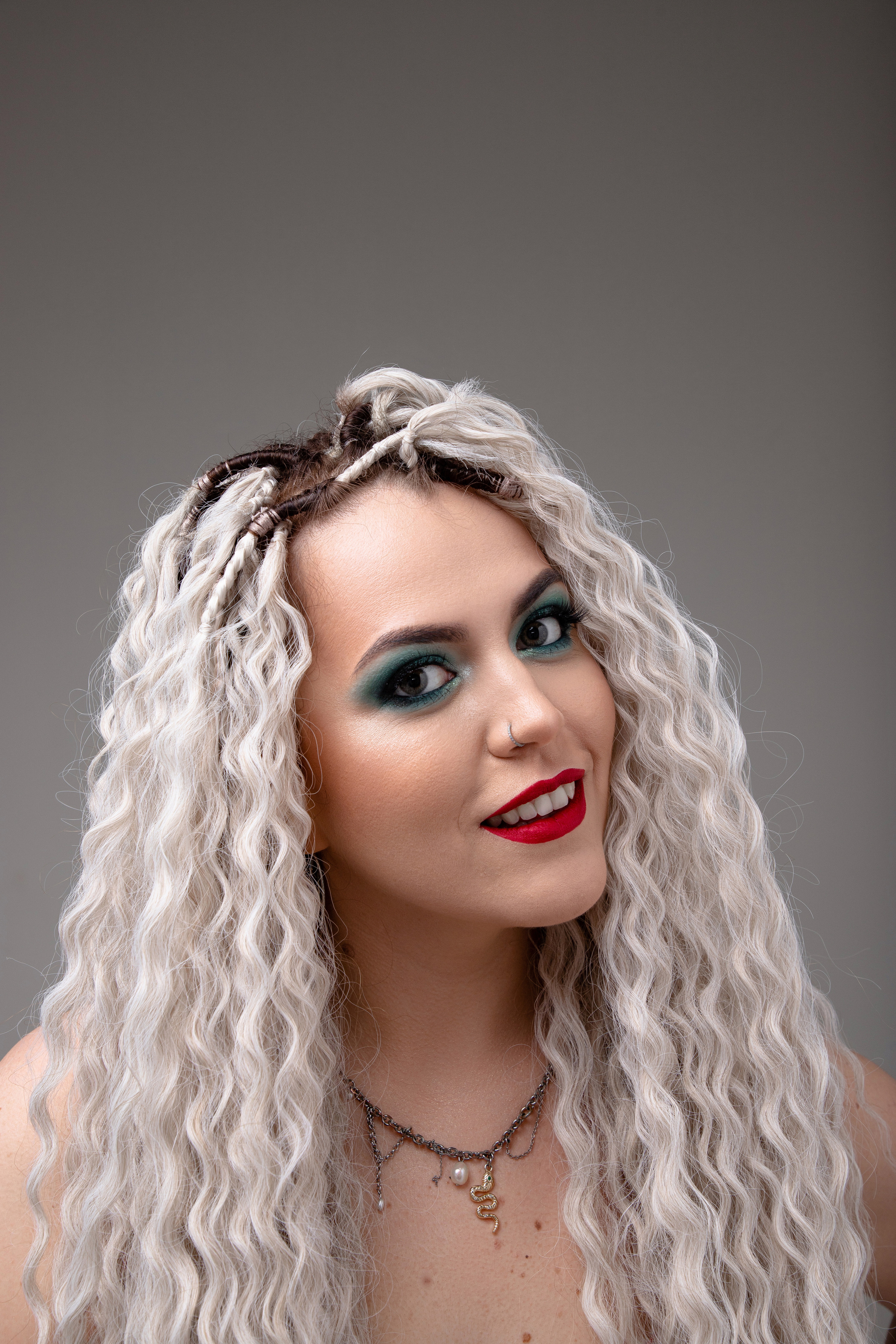 Фотосессия мамы и дочки на циклораме в Тюмени. Фотограф Денис Лесковский (Тюмень)