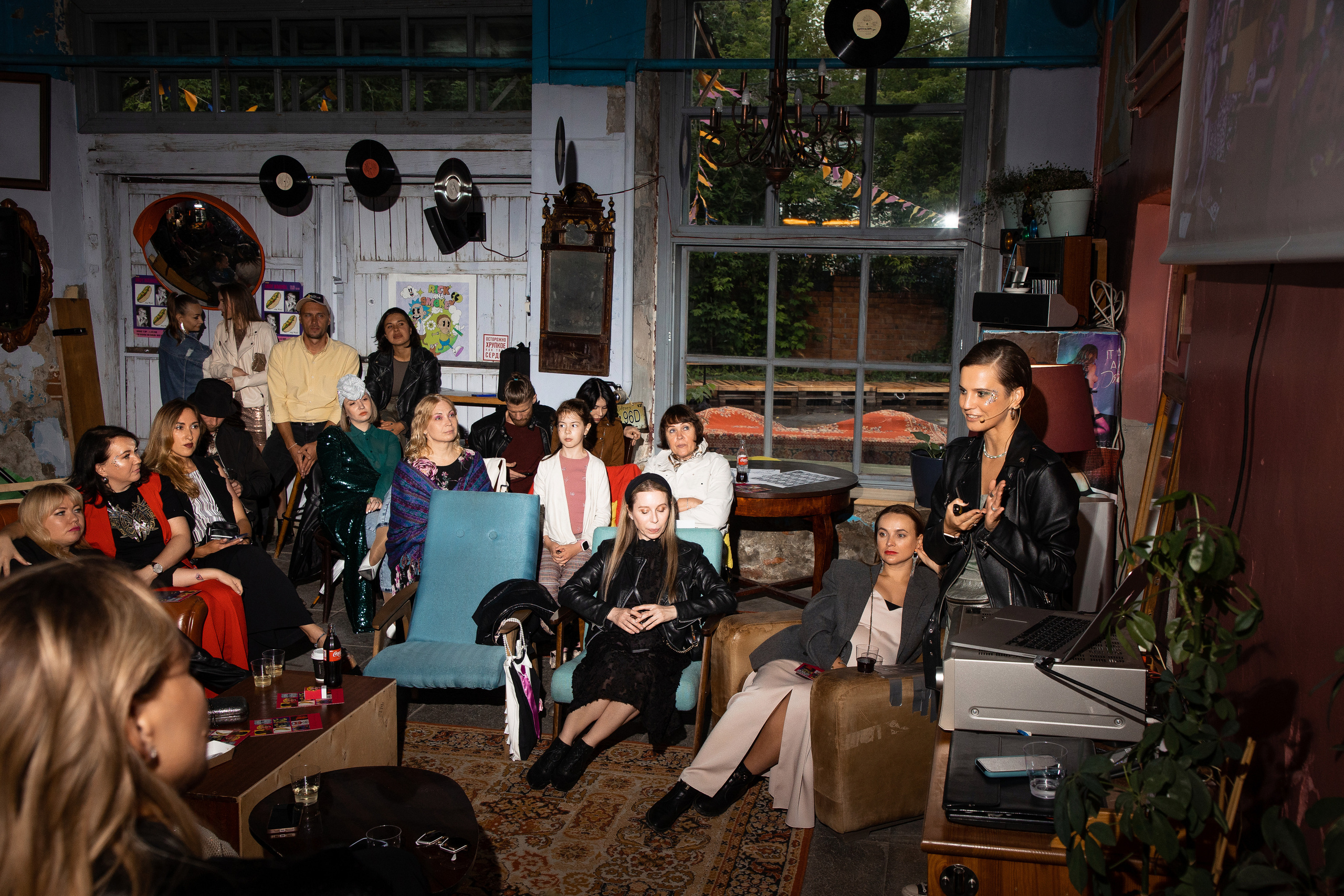 2022-06-29 Лекция Марии Барковой (Энди Уорхол). Фотограф Денис Лесковский (Тюмень)