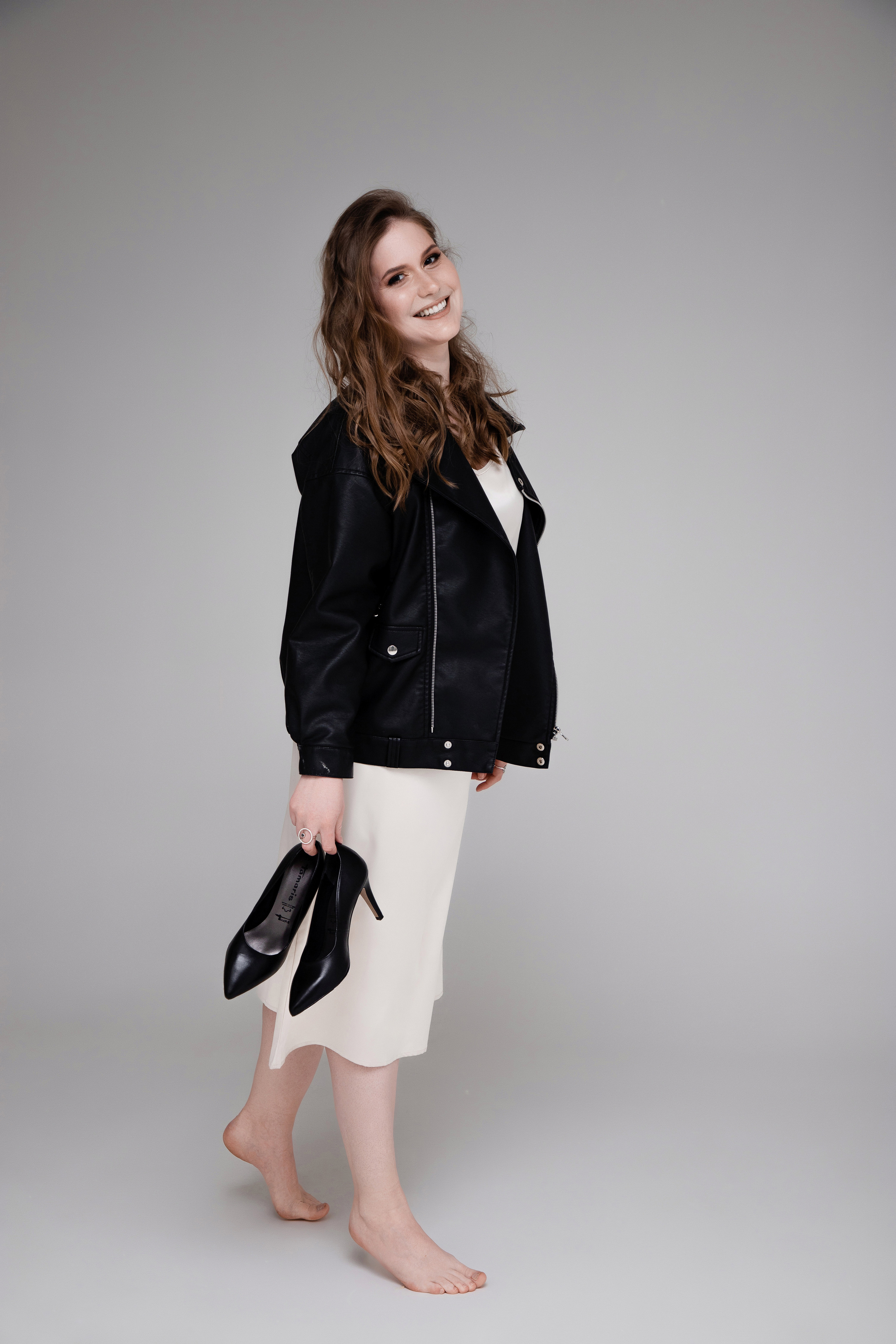 Женский портрет в студии на циклораме. Фотограф Денис Лесковский (Тюмень)