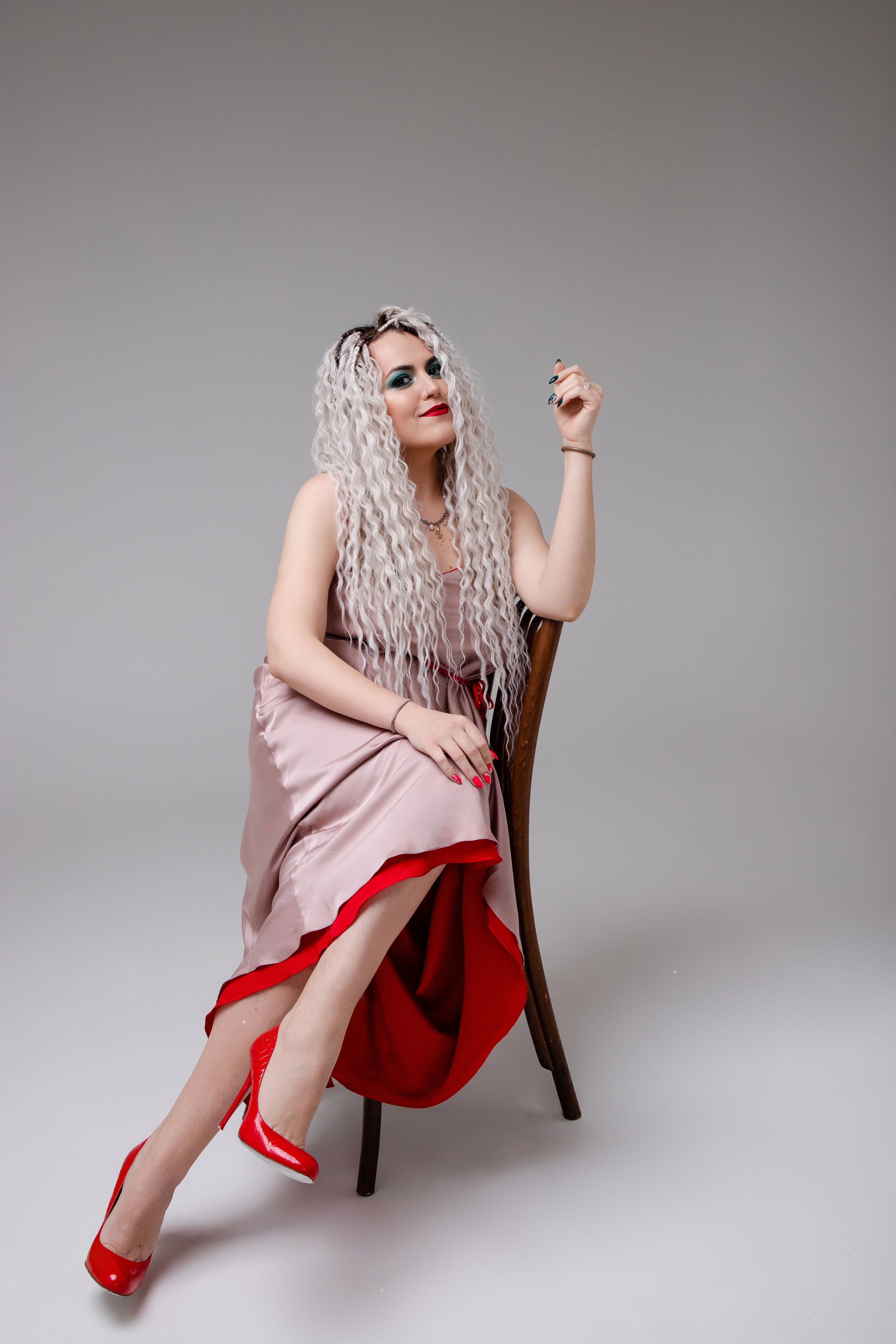 Фотосессия мамы и дочки на циклораме в Тюмени. Фотограф Денис Лесковский (Тюмень)