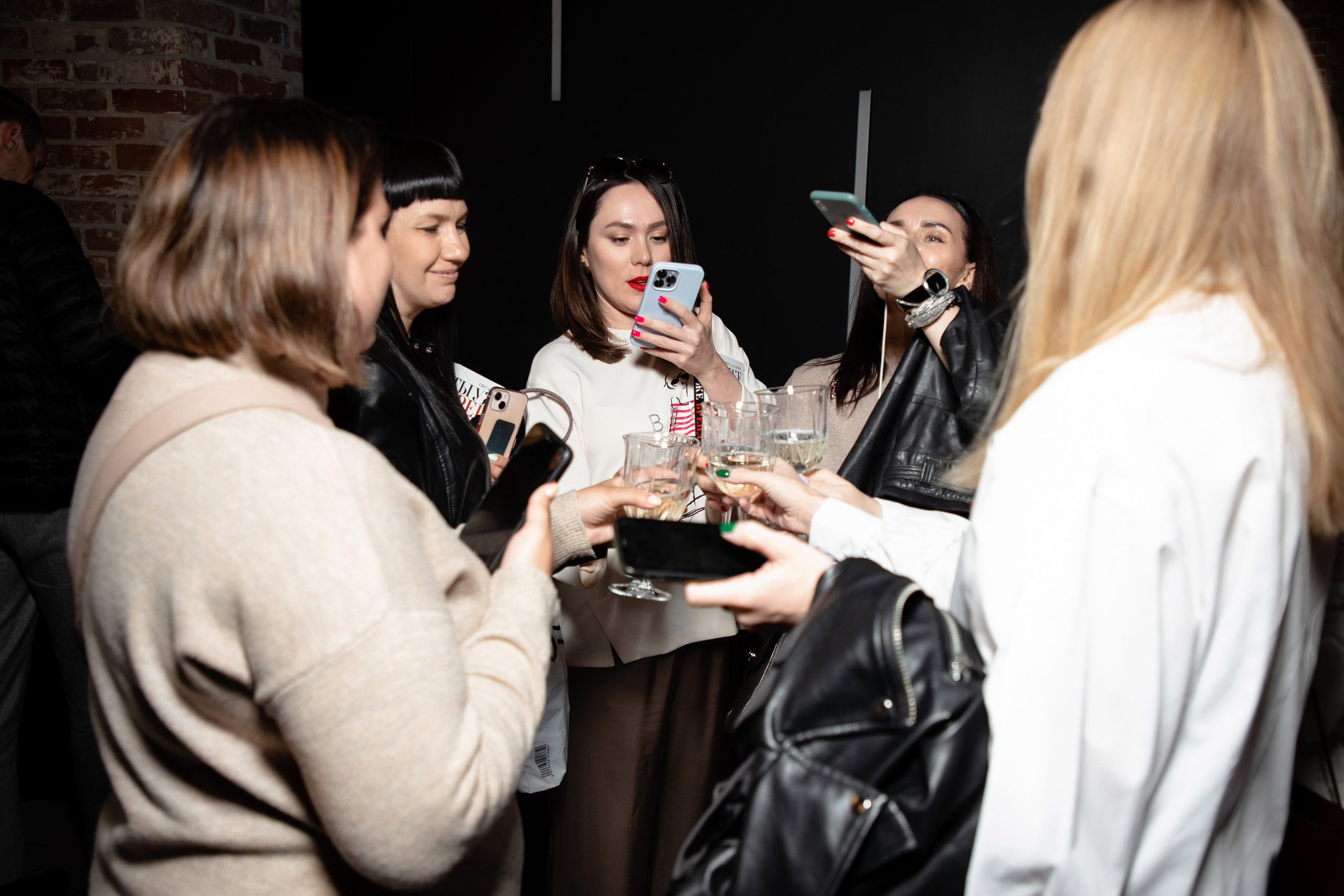Презентация книги Светы Захаровой "Ты уже бренд". Фотограф Денис Лесковский (Тюмень)
