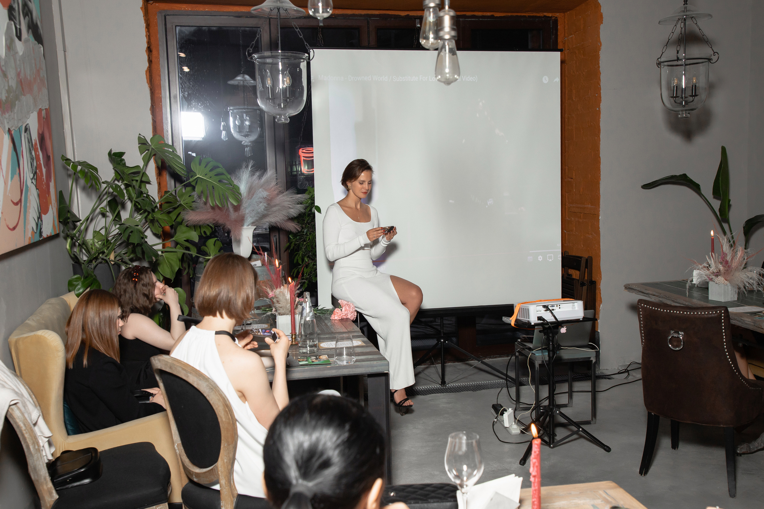 Лекция Марии Барковой (Eclectic, винное место). Фотограф Денис Лесковский (Тюмень)