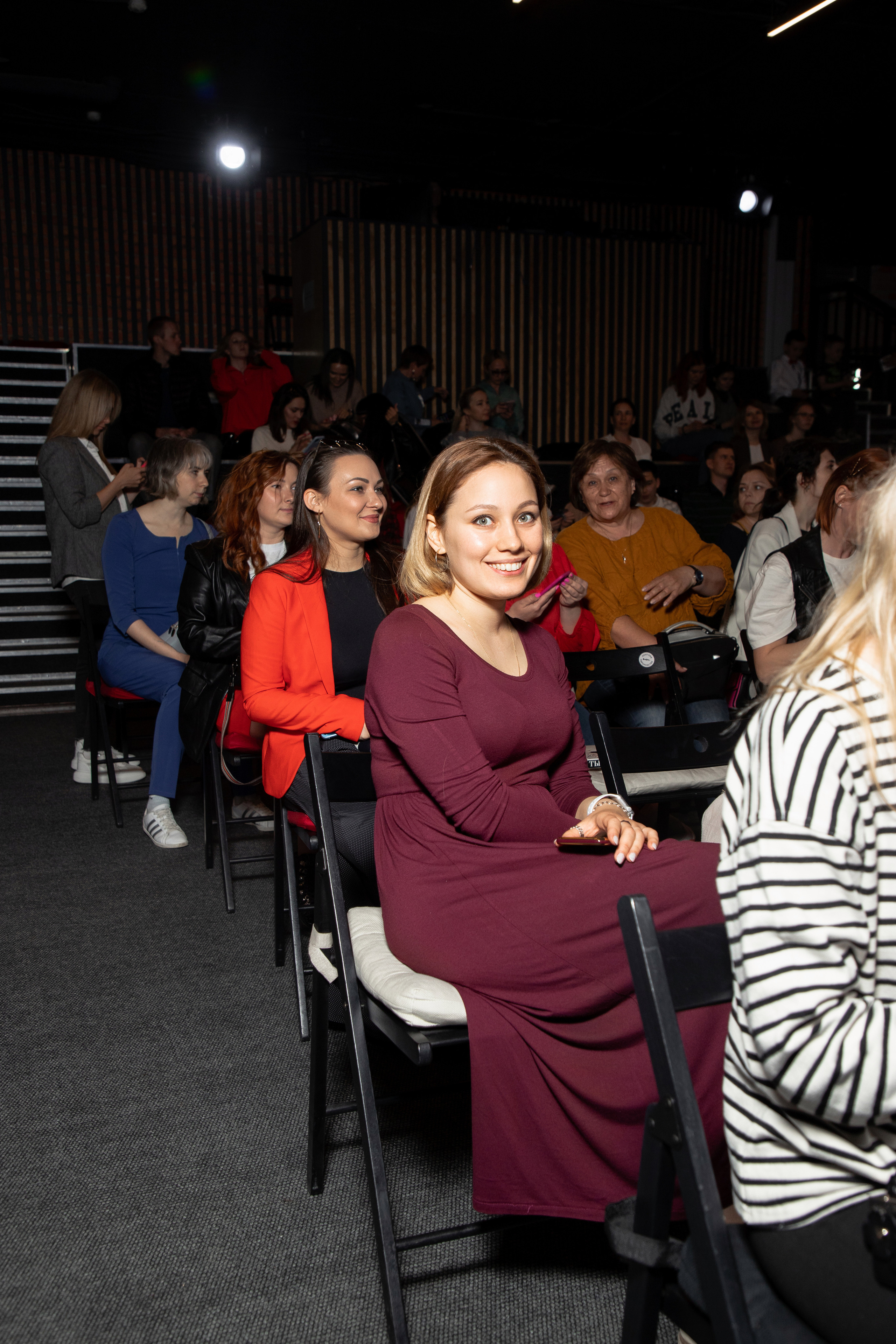 Презентация книги Светы Захаровой "Ты уже бренд". Фотограф Денис Лесковский (Тюмень)