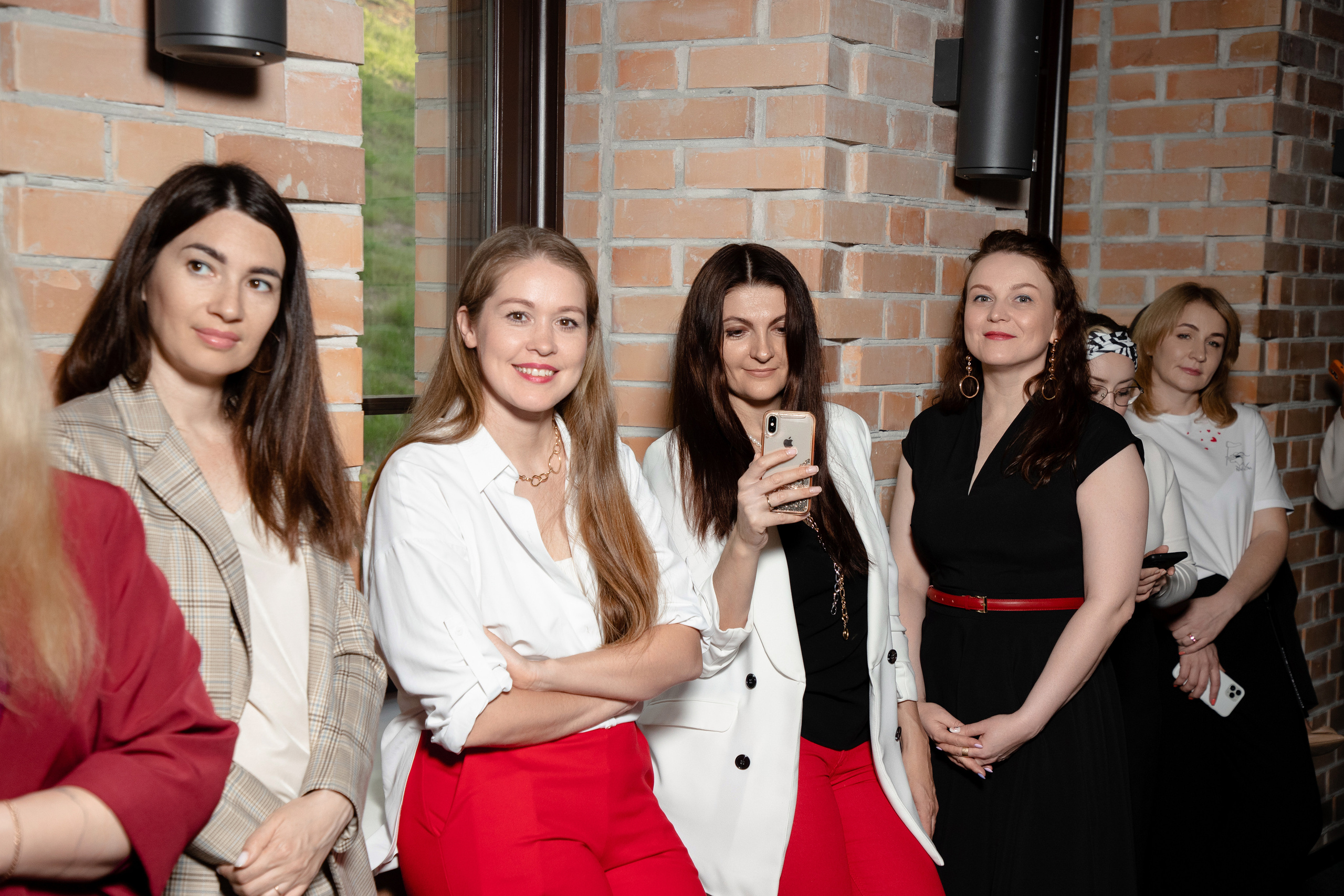 Презентация книги Светы Захаровой "Ты уже бренд". Фотограф Денис Лесковский (Тюмень)