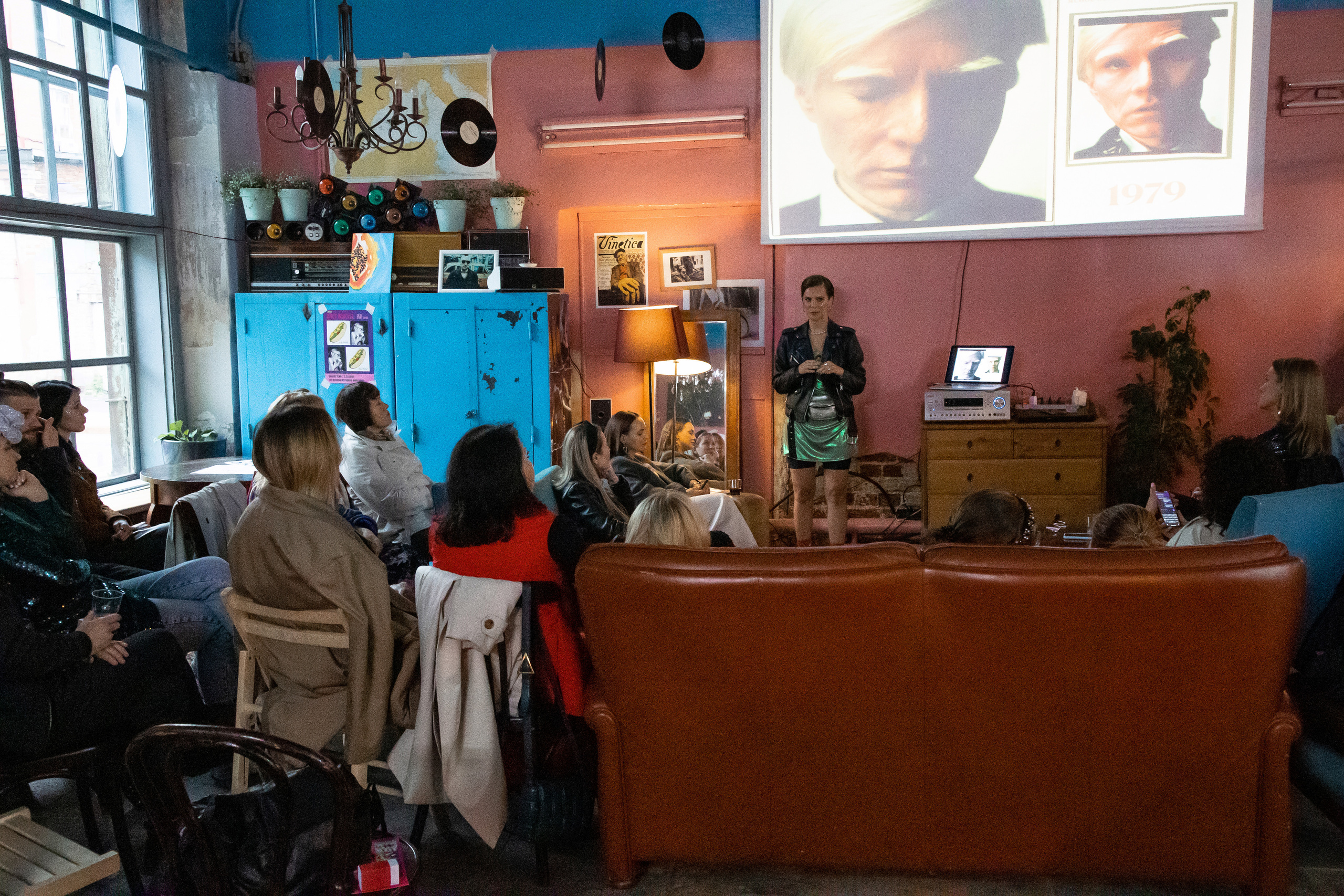 2022-06-29 Лекция Марии Барковой (Энди Уорхол). Фотограф Денис Лесковский (Тюмень)