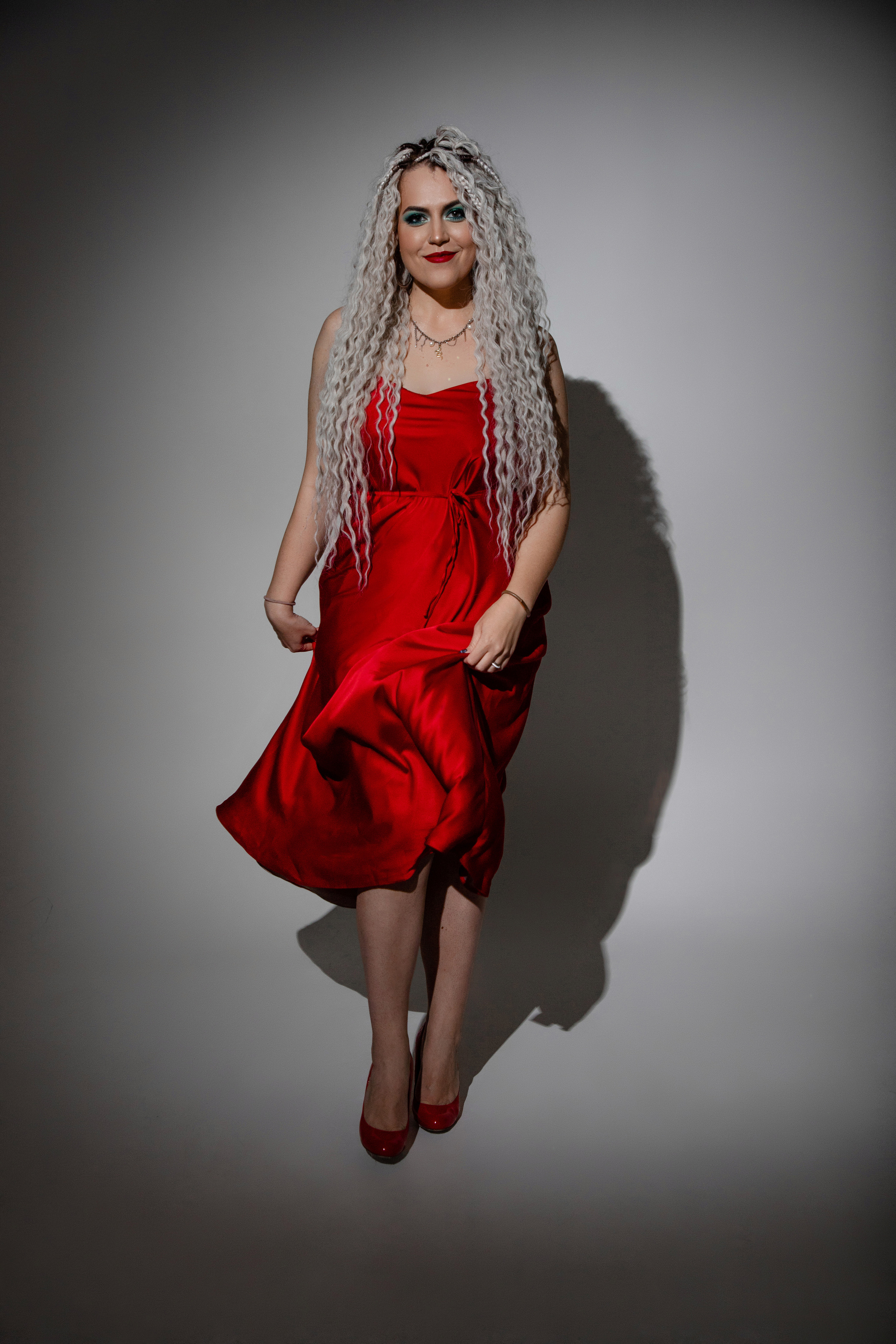 Фотосессия мамы и дочки на циклораме в Тюмени. Фотограф Денис Лесковский (Тюмень)