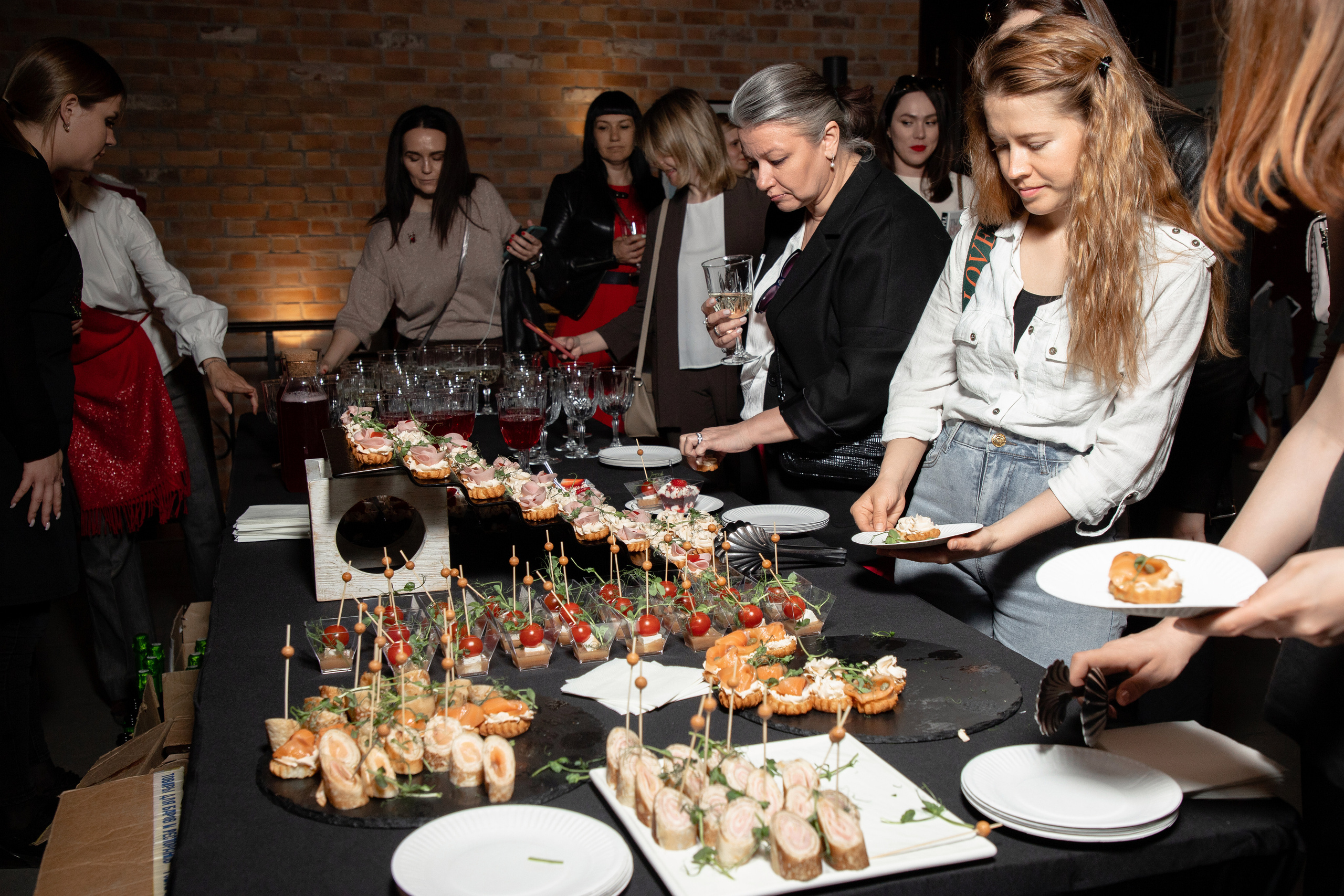 Презентация книги Светы Захаровой "Ты уже бренд". Фотограф Денис Лесковский (Тюмень)