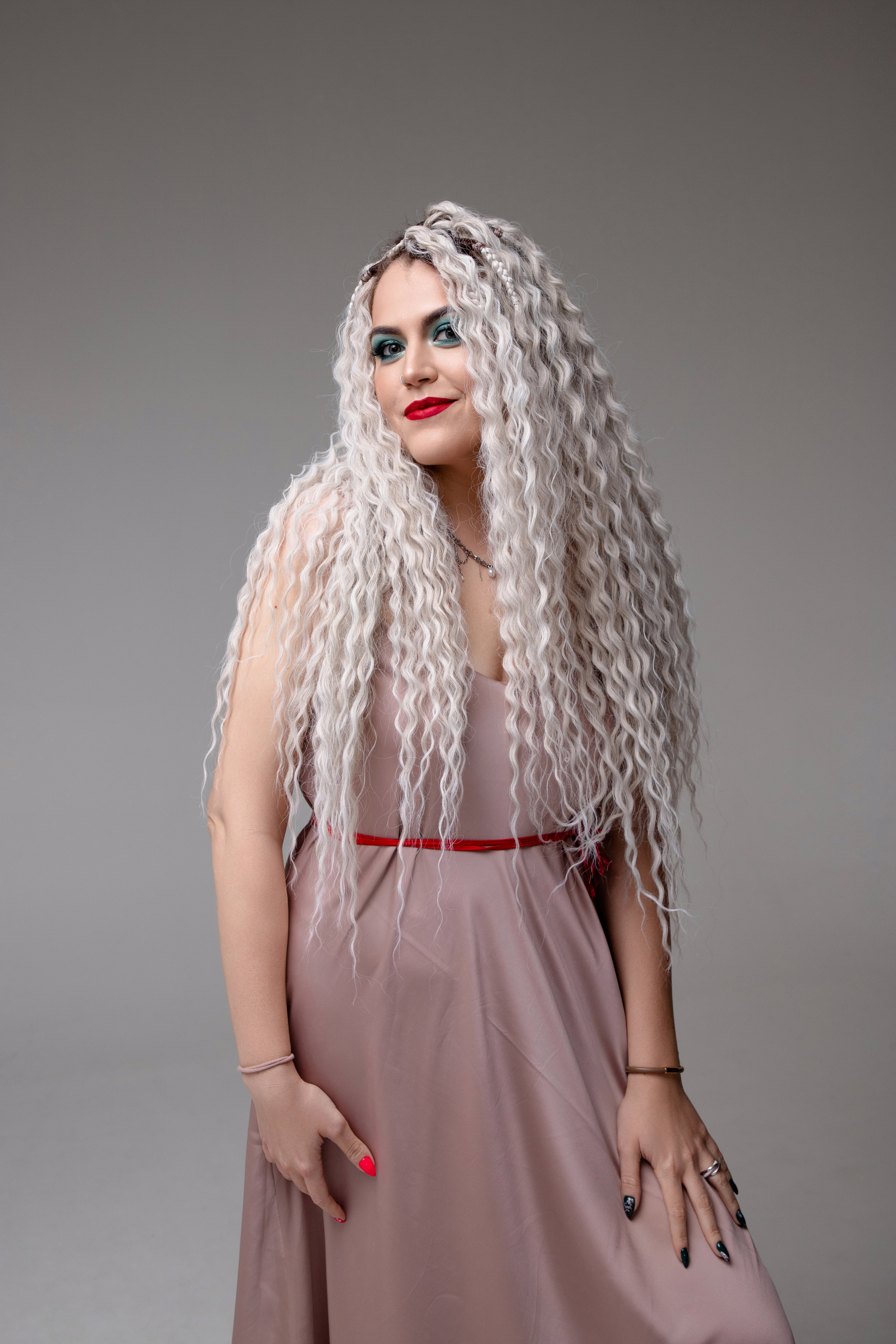 Фотосессия мамы и дочки на циклораме в Тюмени. Фотограф Денис Лесковский (Тюмень)