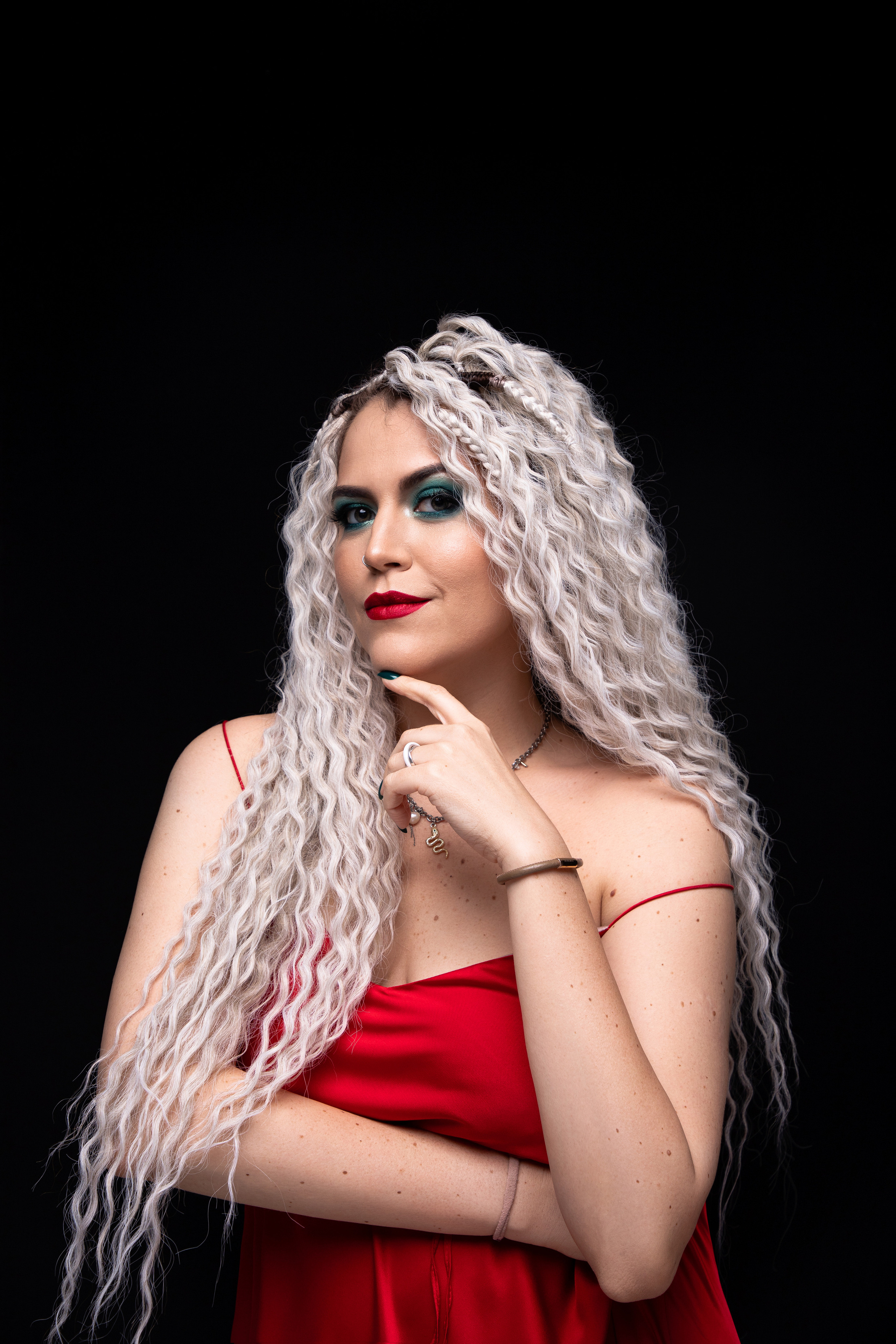 Фотосессия мамы и дочки на циклораме в Тюмени. Фотограф Денис Лесковский (Тюмень)