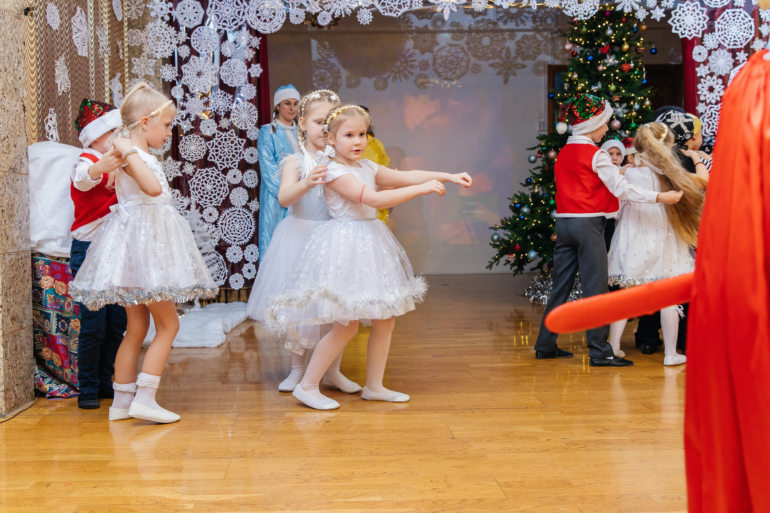 Детский сад № 93 — Утренник (20.12.2024). Свадебный и семейный фотограф Крамар Наталья