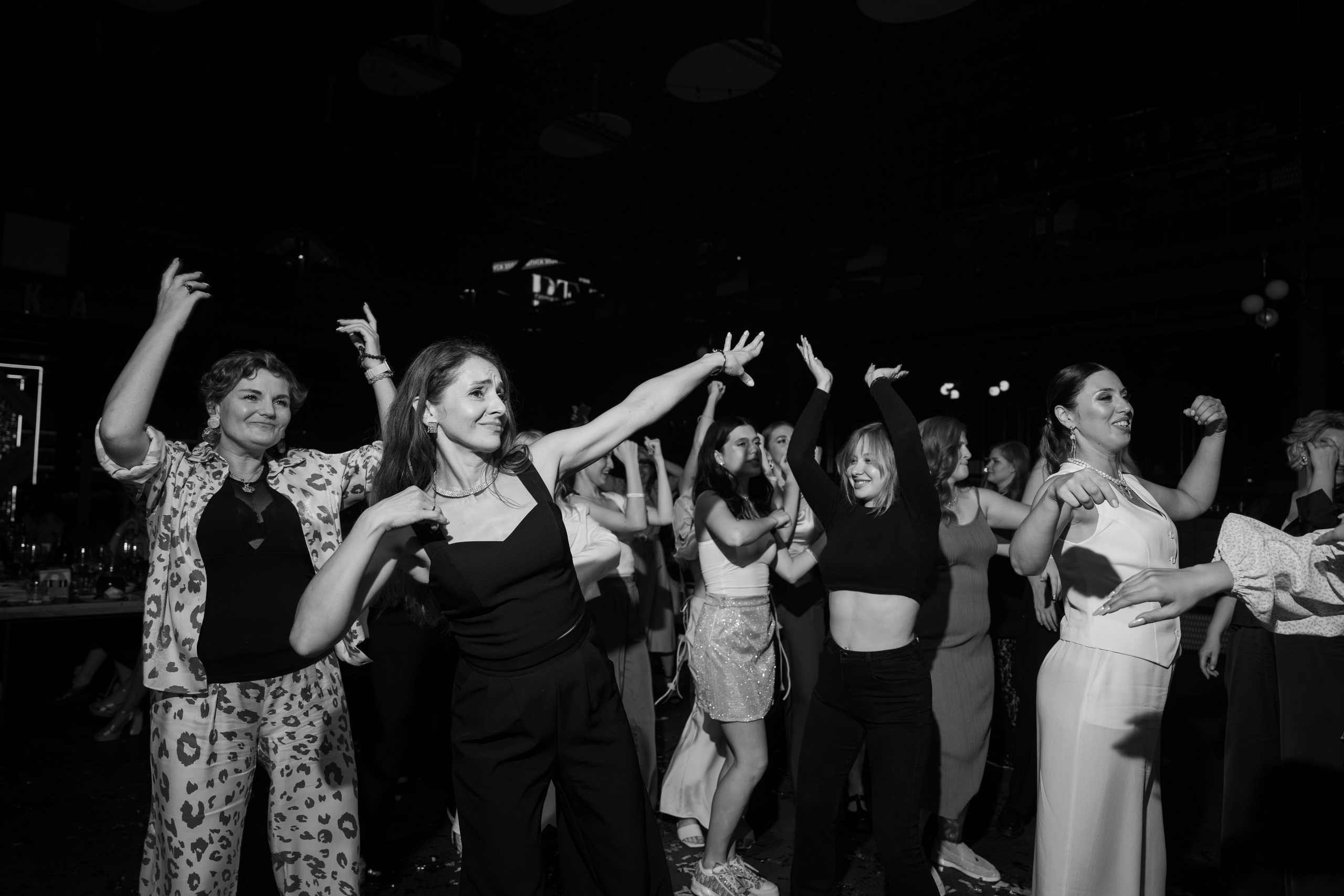 Выпускной Гимназия 7. Свадебный и репортажный фотограф Элина Козырьянова