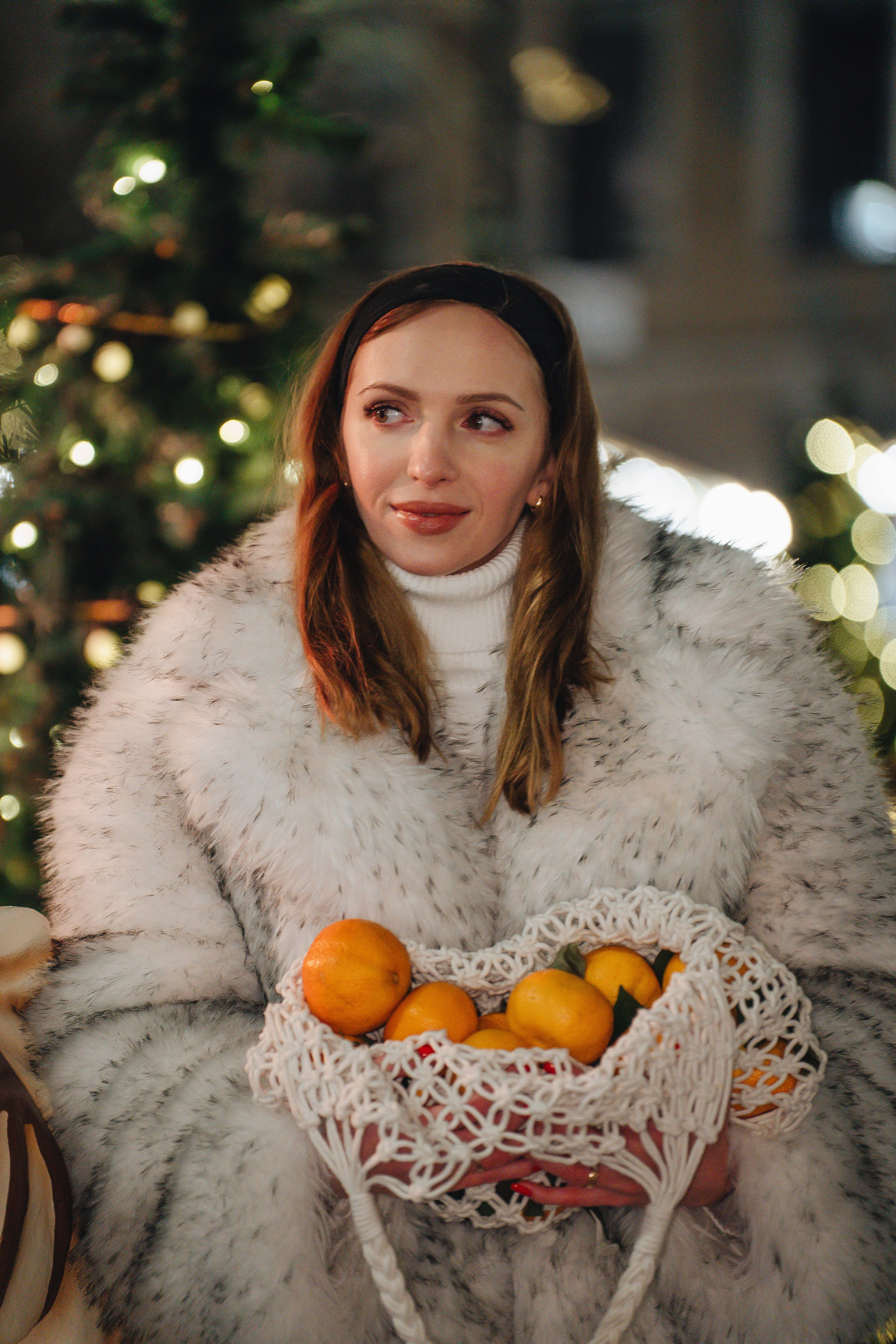 ПРОГУЛКА НА МАНЕЖНОЙ ПЛОЩАДИ ДЛЯ ДЕВУШКИ ПЕРЕД НОВЫМ ГОДОМ (НОВОГОДНЯЯ ФОТОСЕССИИЯ НА МАНЕЖНОЙ ПЛОЩАДИ). Профессиональный фотограф, Санкт-Петербург — Виктория Богомолова