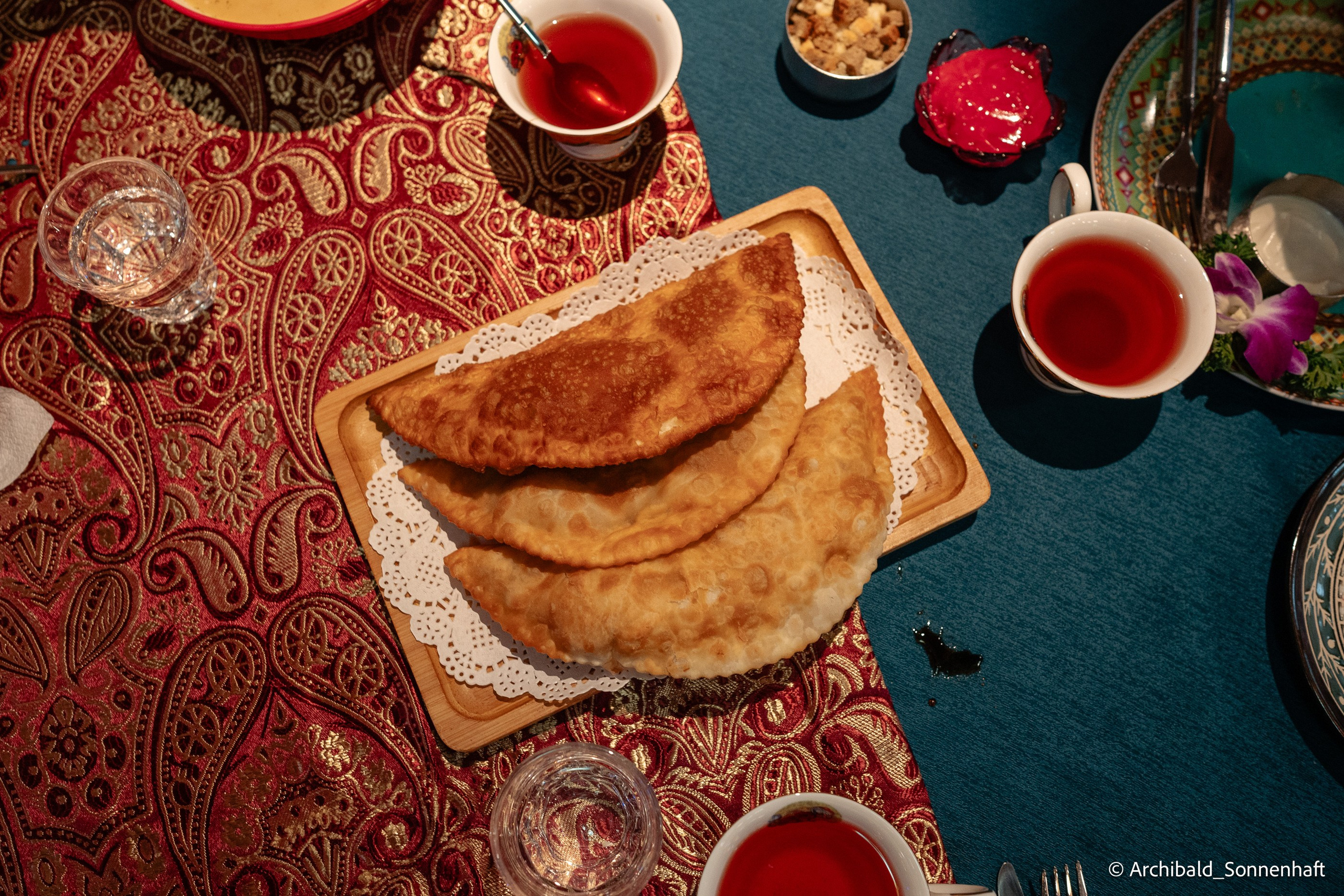 Walking in GZ, sunday. Photographer in Guangzhou, China. Archibald Sonnenhaft