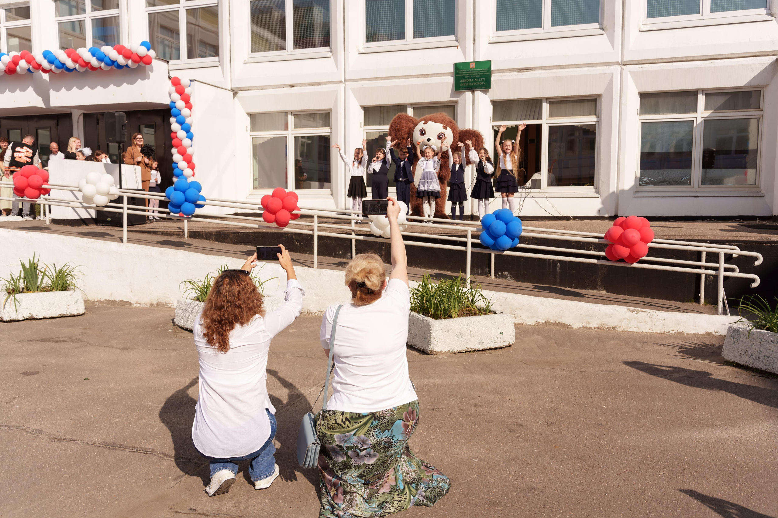 Снова в школу (1 сентября). Фотограф и ИИ-креатор Анна Бобринёва