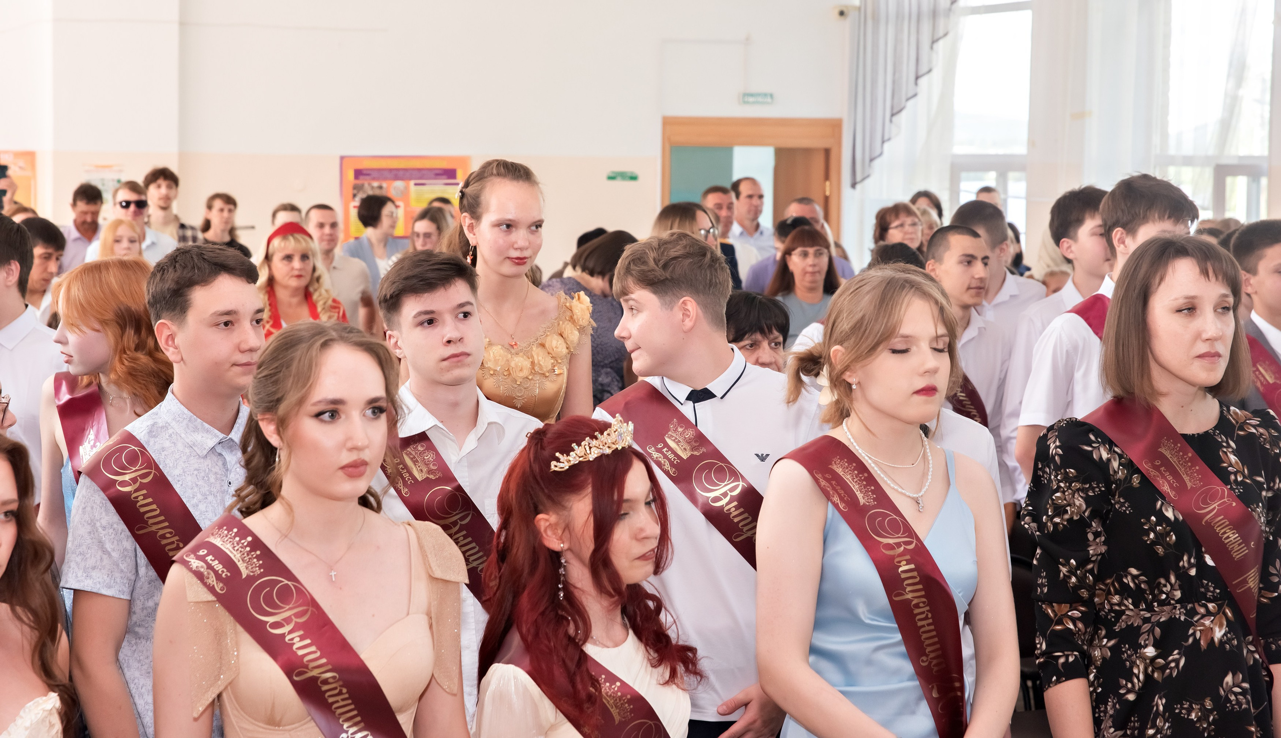Выпускной школы № 3 вручение аттестатов в актовом зале. Свадебный и семейный фотограф в Кыштыме Челябинске Марина Шигапова
