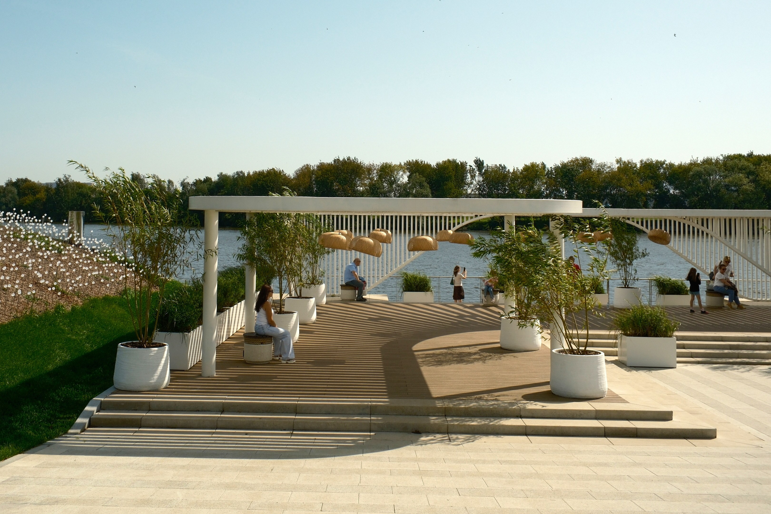 Улица, люди, жизнь…