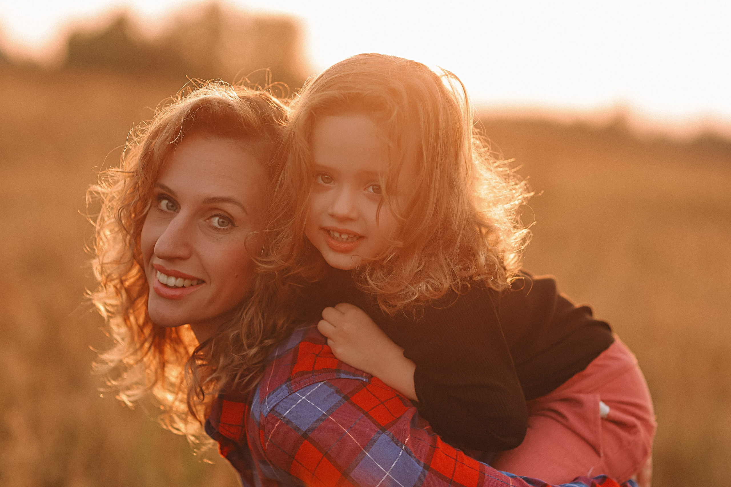 Поле. Семейный фотограф Тюмень, фотограф на роды Салмина Мария