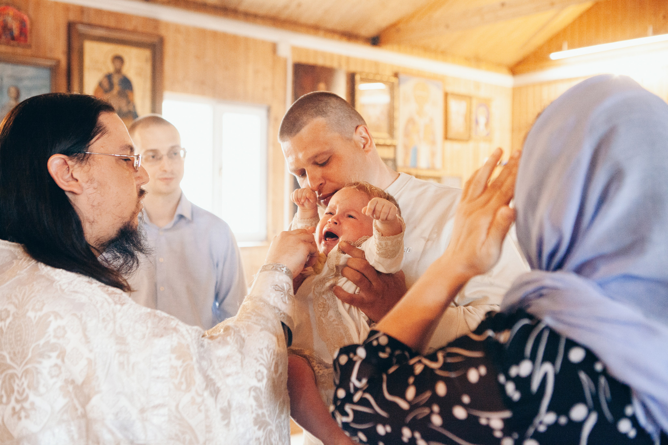 Крещение ребенка в церкви в москве. Фотограф Ольга Ефремова