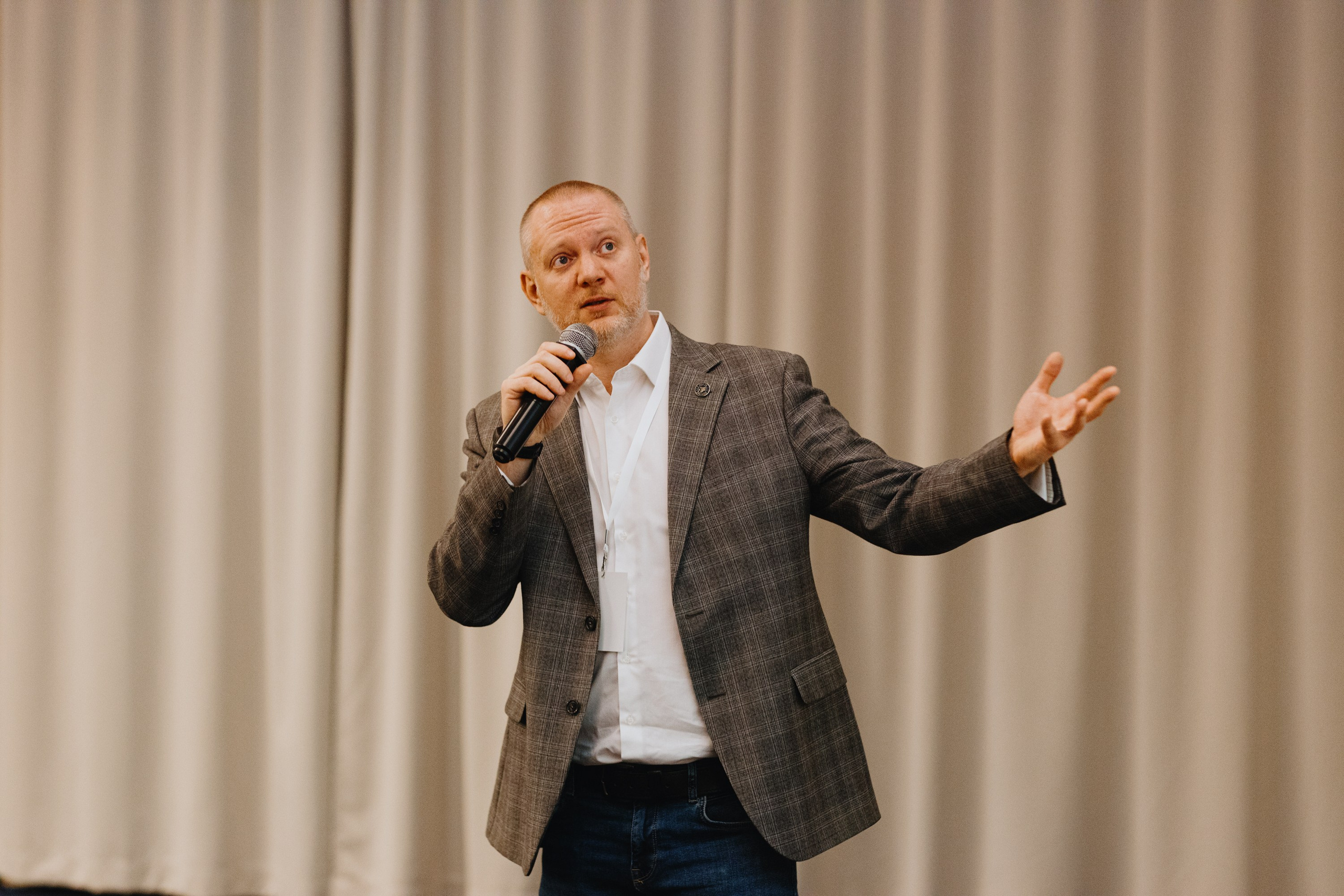 Nafta Club. Дискуссионный клуб. Фотограф Илья Чернов