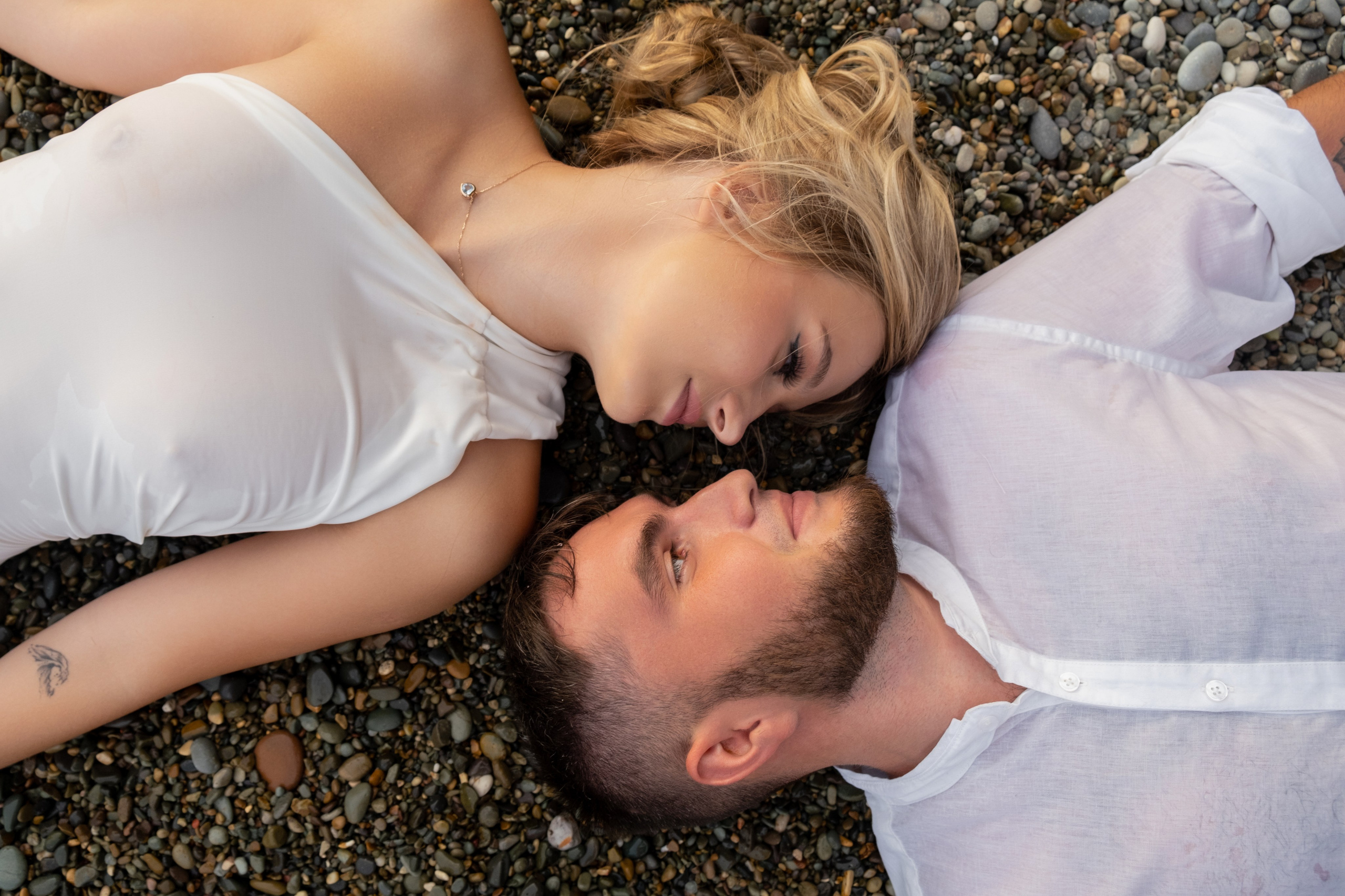 Фотосессия на море. Яшмовый пляж, Севастополь. Фиолент. Даша и Дмитрий. Профессиональная фотосъемка в Крыму. Натуральные эмоции и живые кадры. Забронируйте дату прямо сейчас!