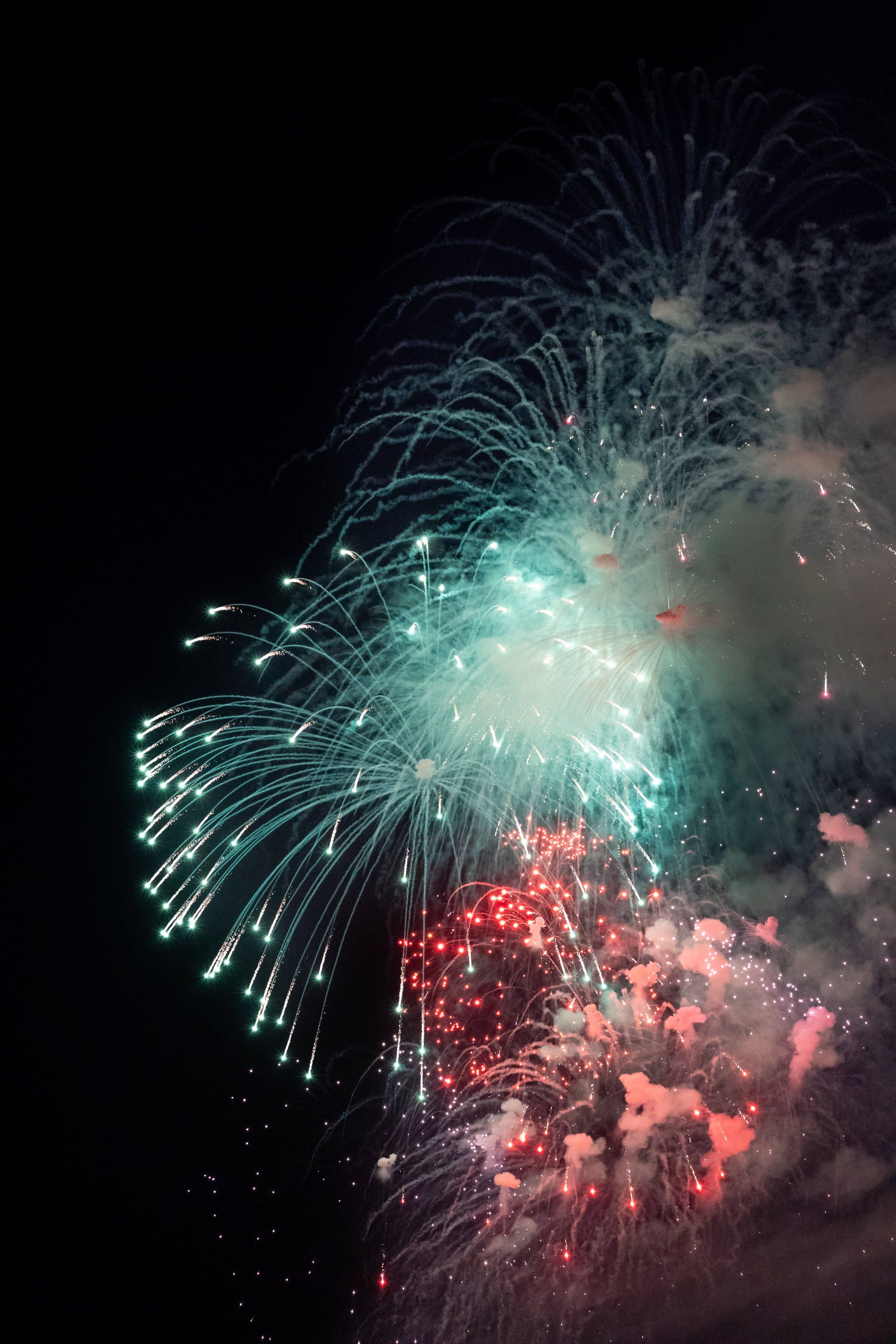 Праздничный салют в честь Дня защитника Отечества. Главная