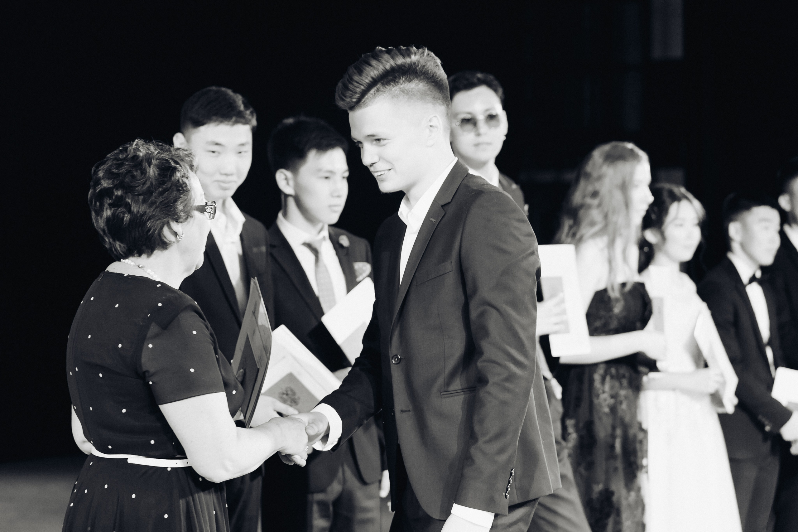 Вручение аттестатов 14 Гимназия. Свадебный и семейный фотограф в Улан-Удэ