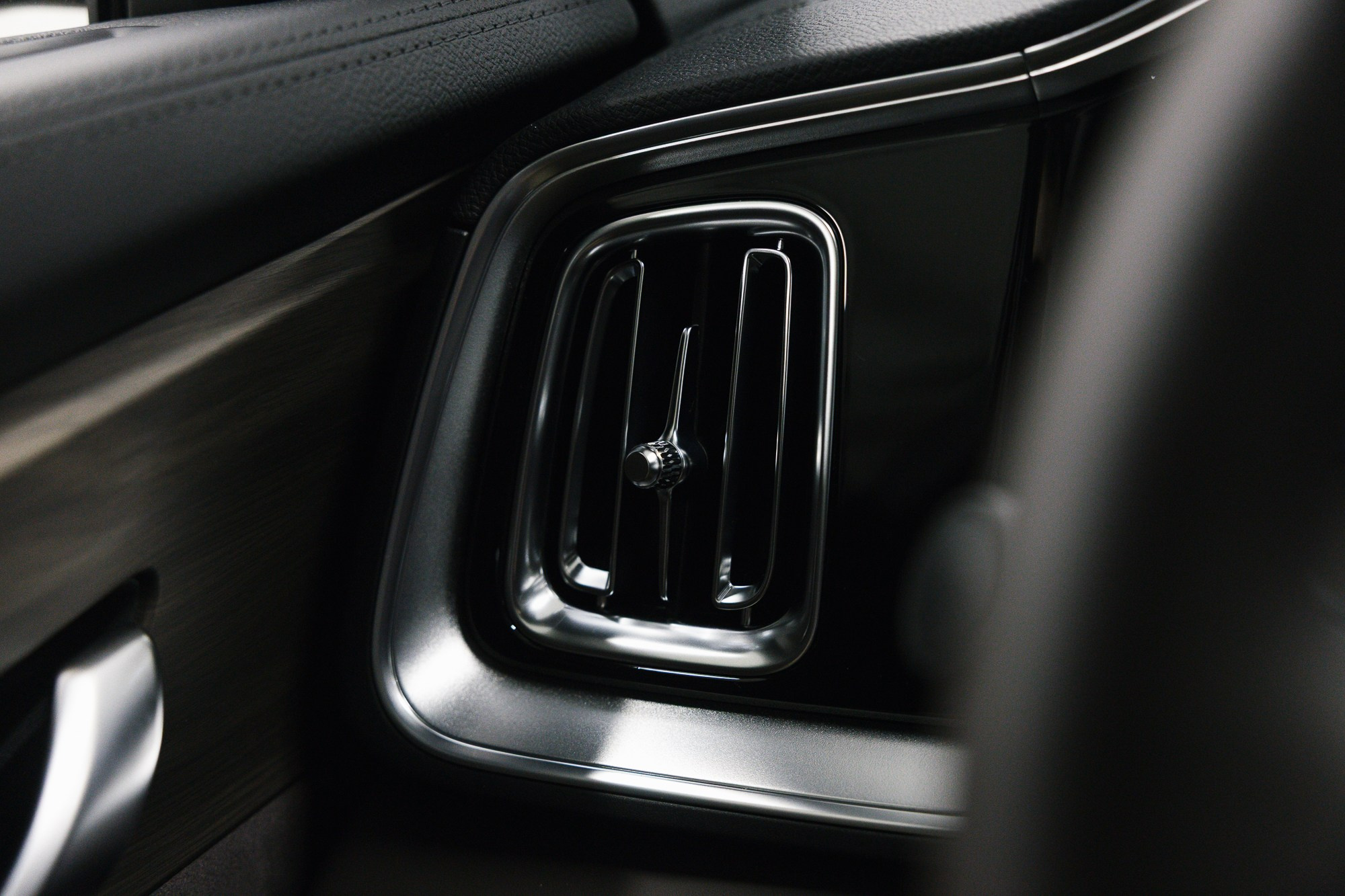 Geely Monjaro 2.0 4WD AT (238 л. с.). Автосалон «Х-Авто»