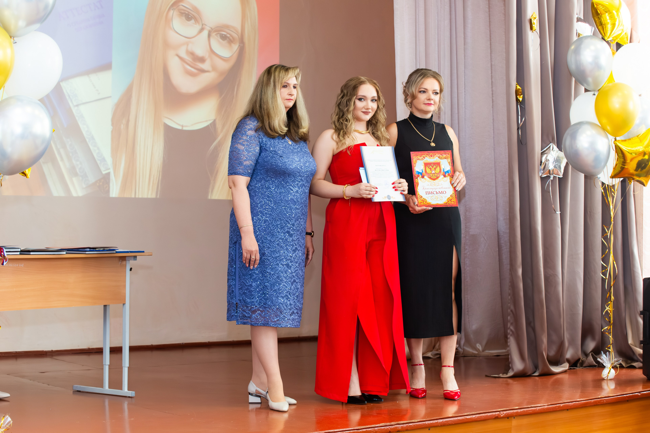 ВРУЧЕНИЕ ДИПЛОМОВ 2025 4 ШКОЛА Г.МЦЕНСК. Профессиональный фотограф в Мценске и Орловской области