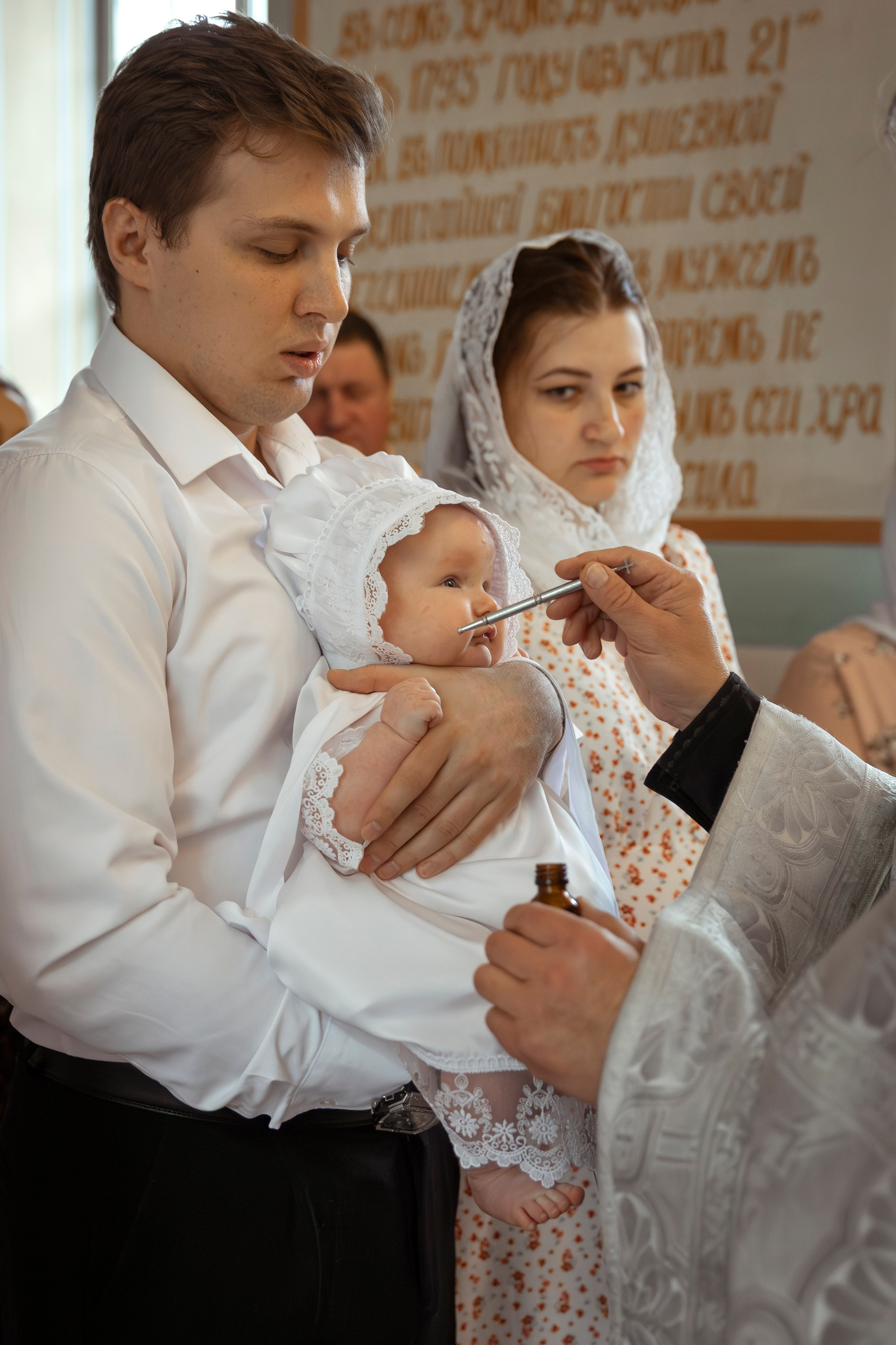 Таинство Крещения младенца в храме свв. Бориса и Глеба в Белкино (г.Обниск, Калужская обл.). Надежда Стар семейный и церковный фотограф в Жукове и Калужской области
