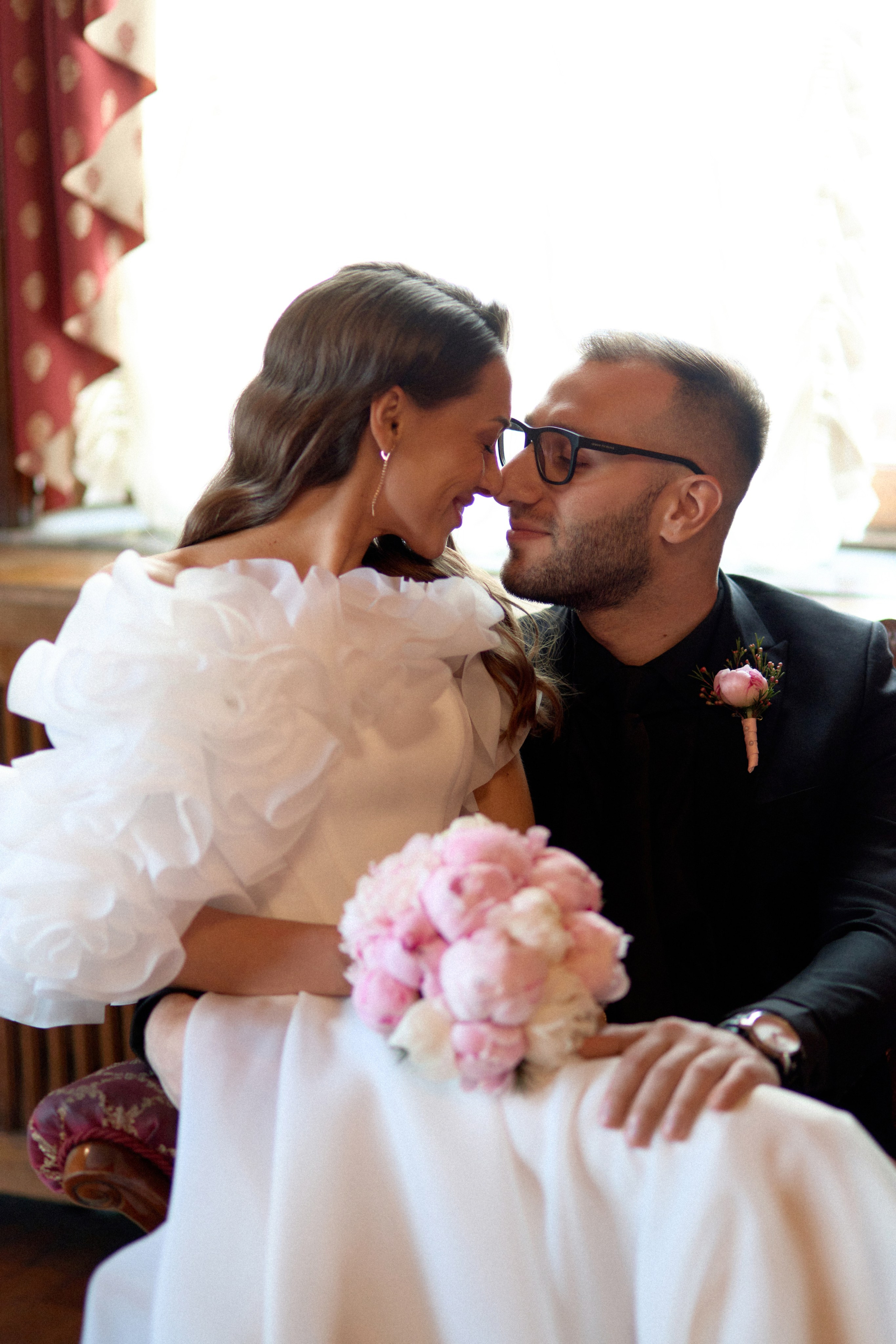 Свадебная фотосессия на катере в Санкт-Петербурге. Сестры Карабаза. Фотографы и ретушеры в Москве и Санкт-Петербурге