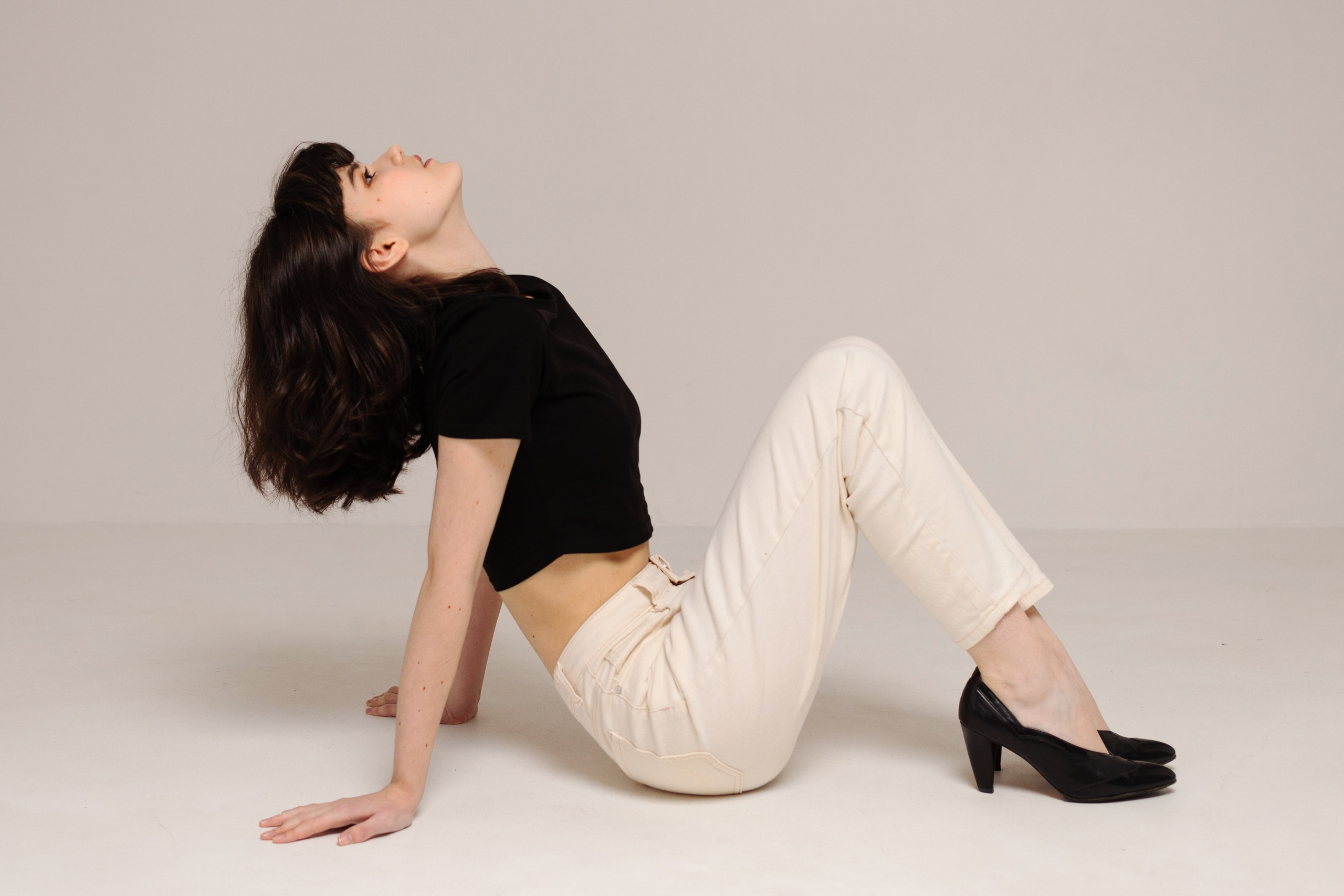 Пример снепов (snaps) для модельного портфолио. Естественная поза, студийный свет. Санкт-Петербург, подготовка к показам