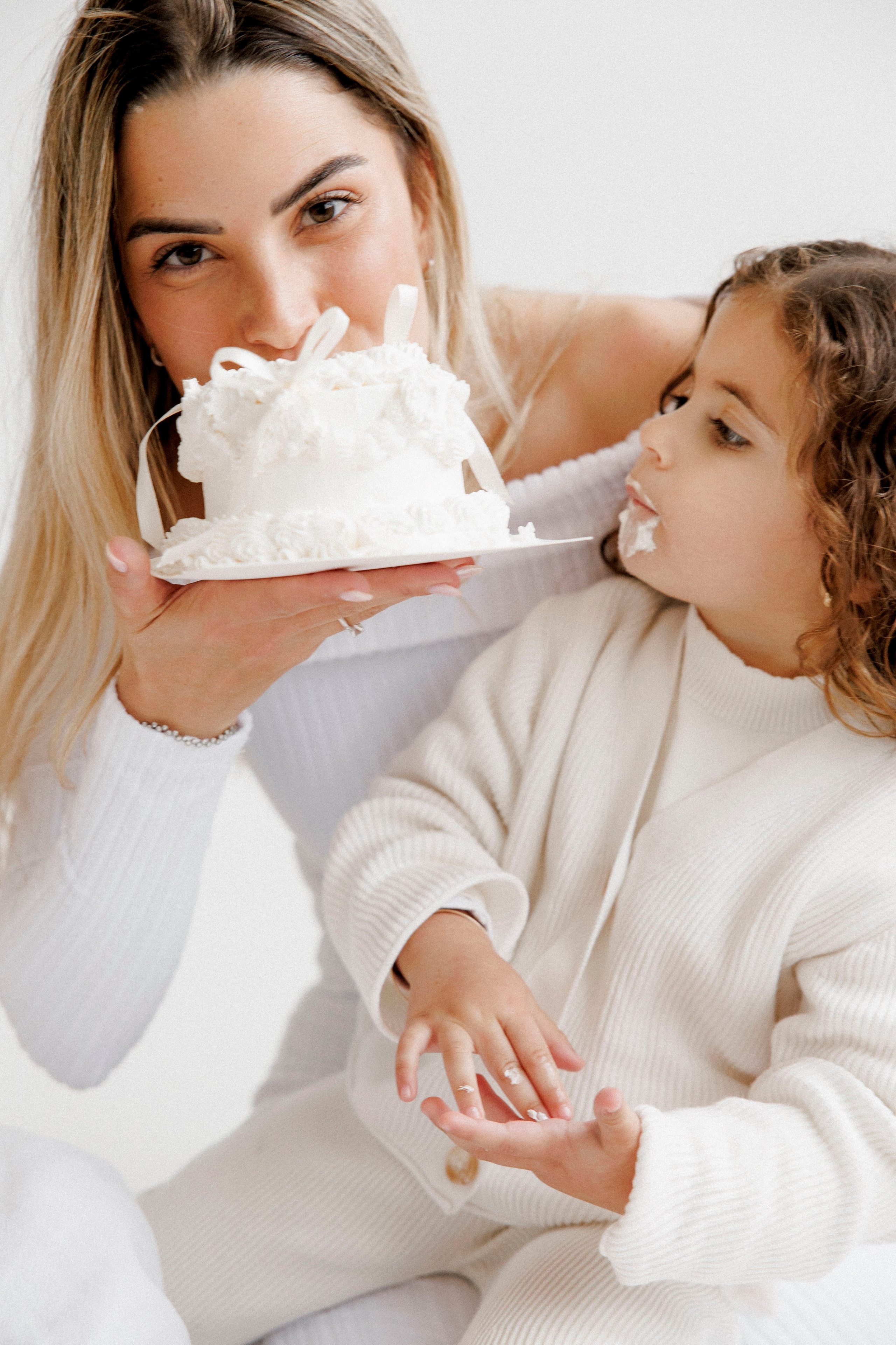 Family photoshoot in White Studio. Wedding and family photographer