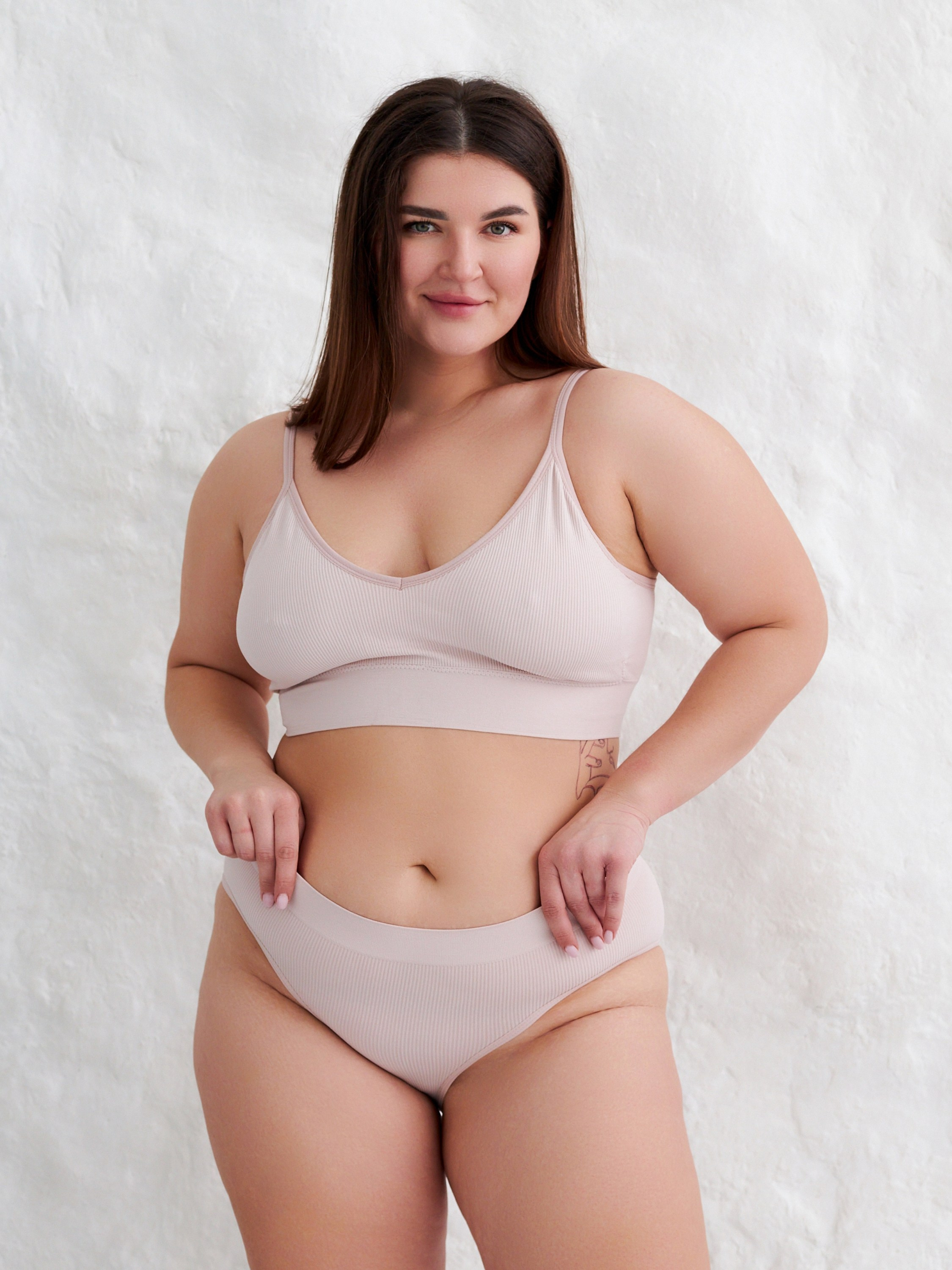 Фотосъемка нижнего белья Екатеринбург Wildberries ВБ Ozon Озон фотосессия белья Екб заказать цена фотосъемка товара WB маркетплейс белье. Фотограф Екатеринбург Анастасия Жерновская | Маркетплейсы и нейрофото