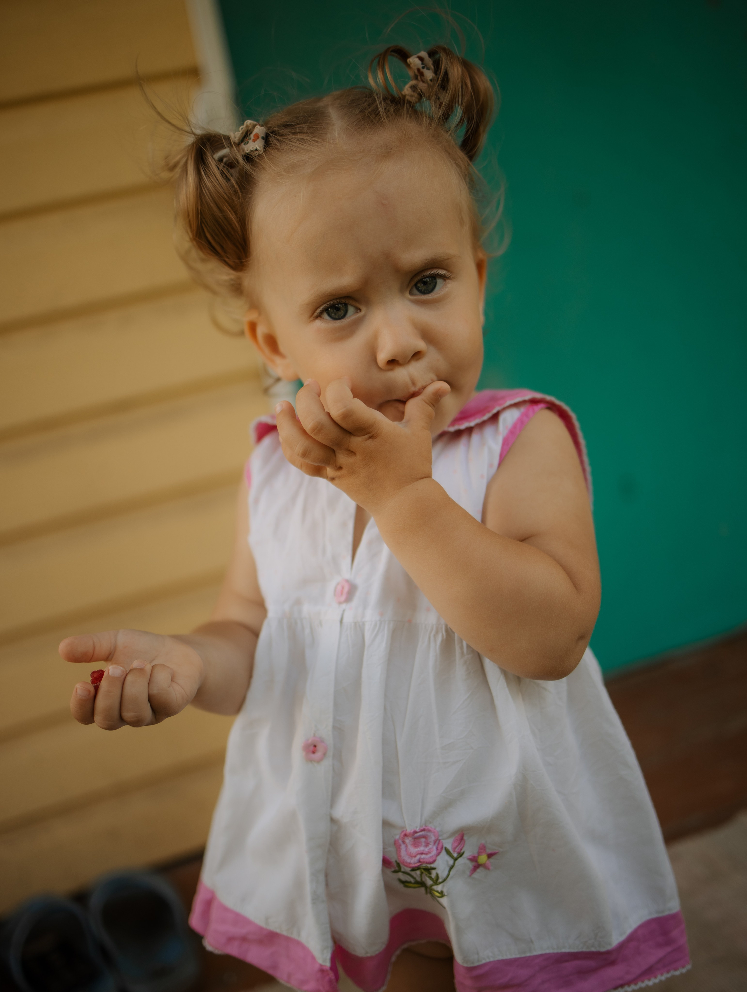 Дачная фотосессия летом у бабушки. Фотограф Углич и Ярославль Ольга Тятюшкина