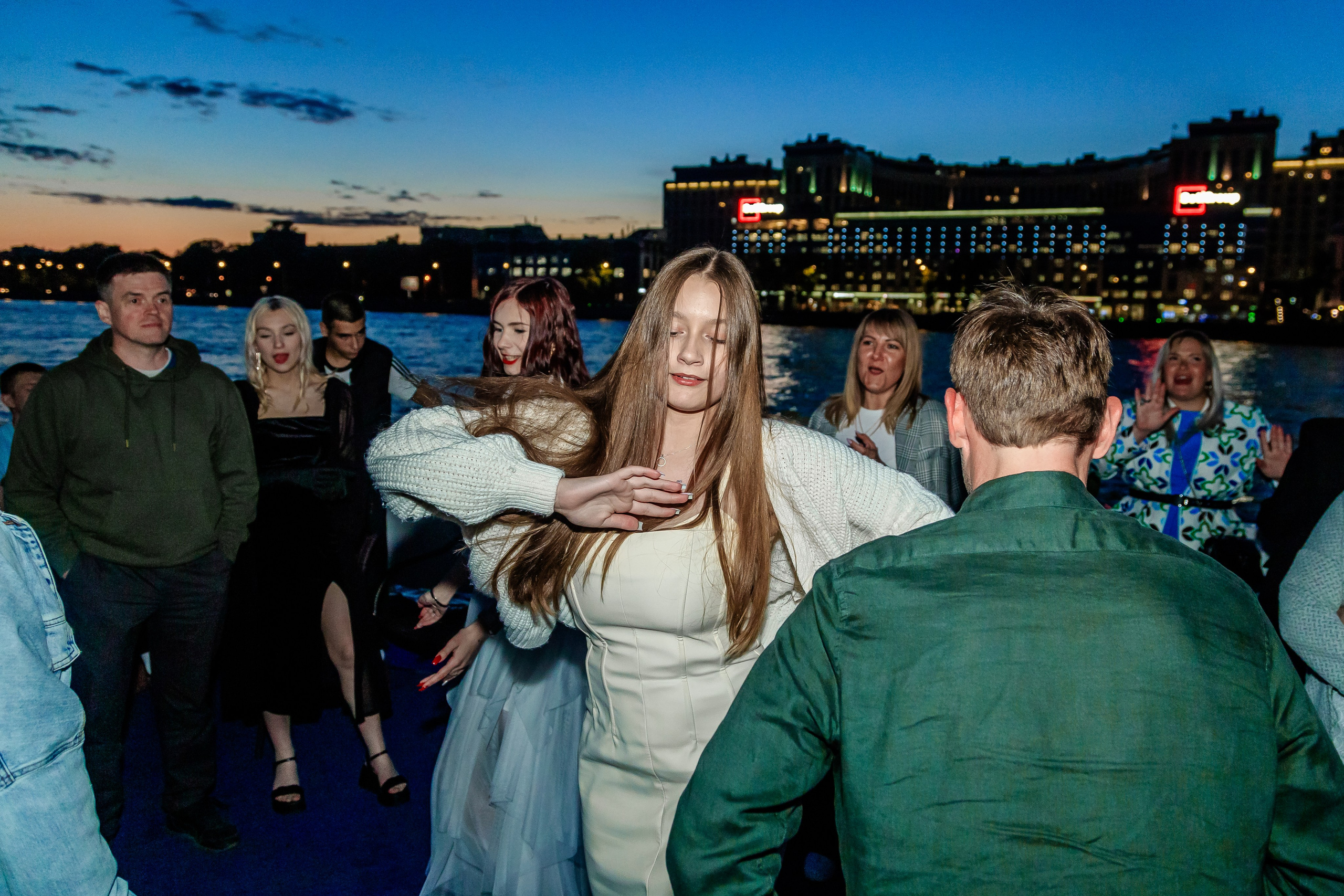 Выпускной на теплоходе. Фотограф в Санкт-Петербурге Чумаков Семен