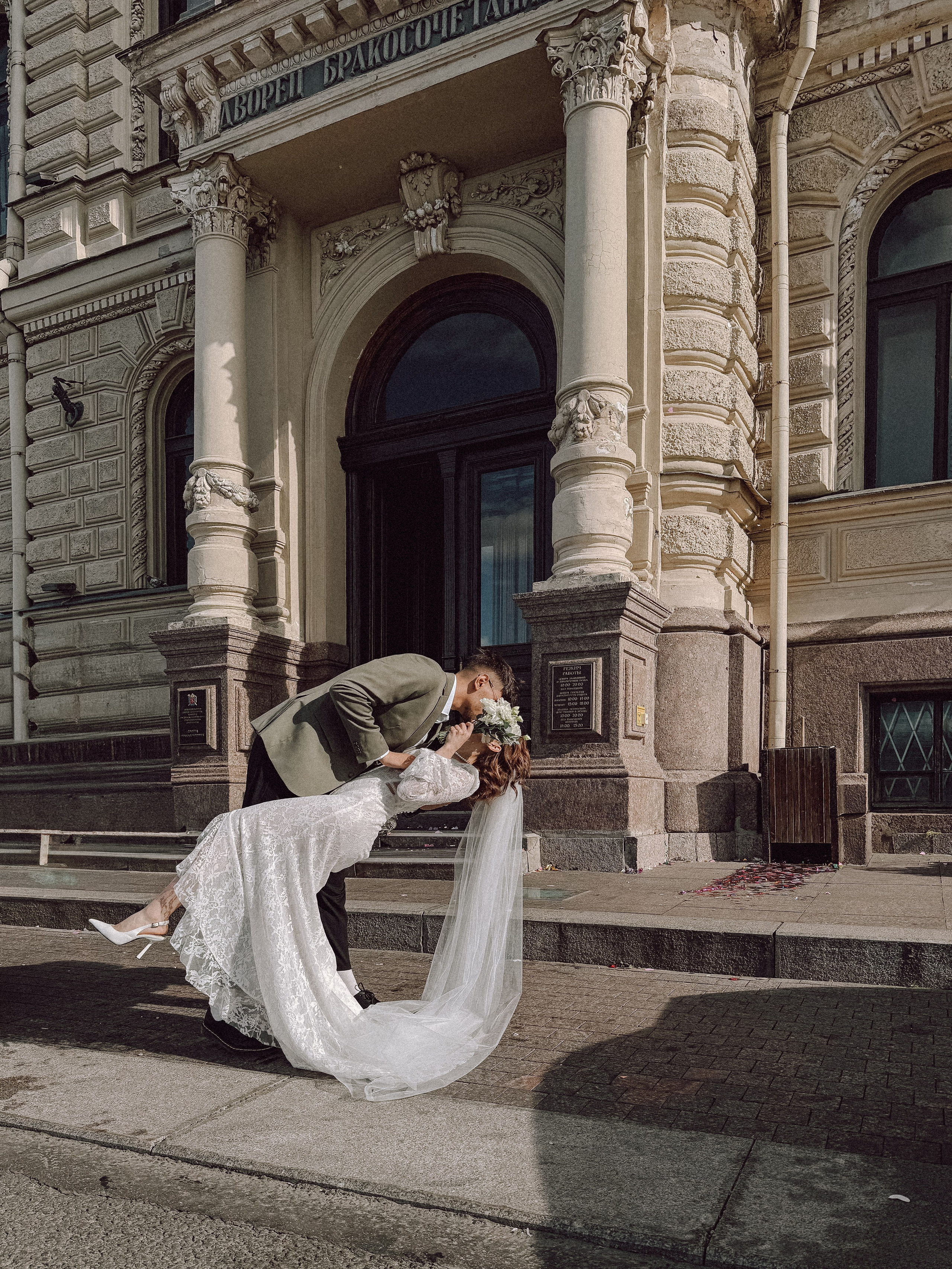 ФОТО НА ТЕЛЕФОН ВО ВРЕМЯ БРАКОСОЧЕТАНИЯ В ПЕРВОМ ДВОРЦЕ И ПРОГУЛКИ. Профессиональный фотограф, Санкт-Петербург — Виктория Богомолова