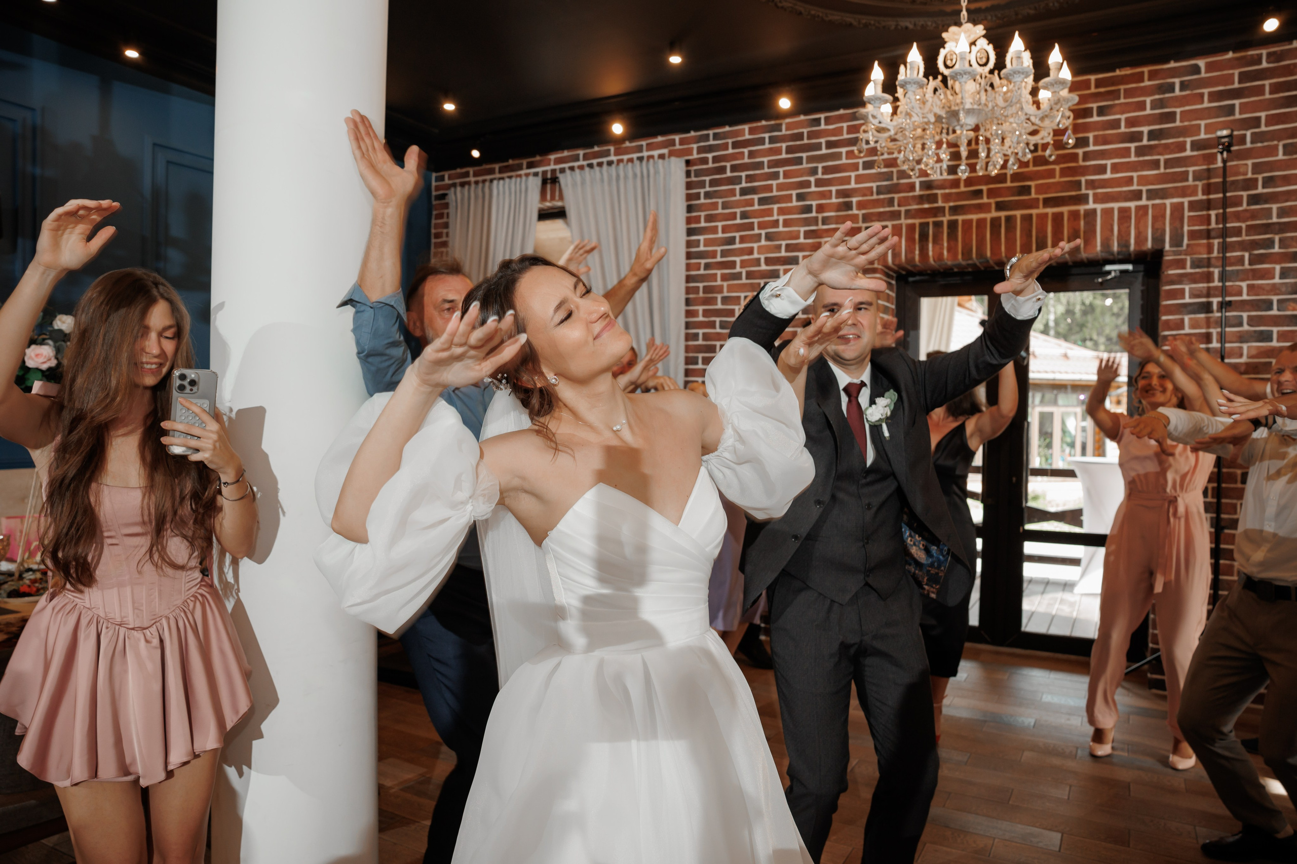 Полина и Дмитрий, загородный клуб «Барин», ЗАГС в г. Пушкино. Свадебный и репортажный фотограф (Москва, Королев и другие)