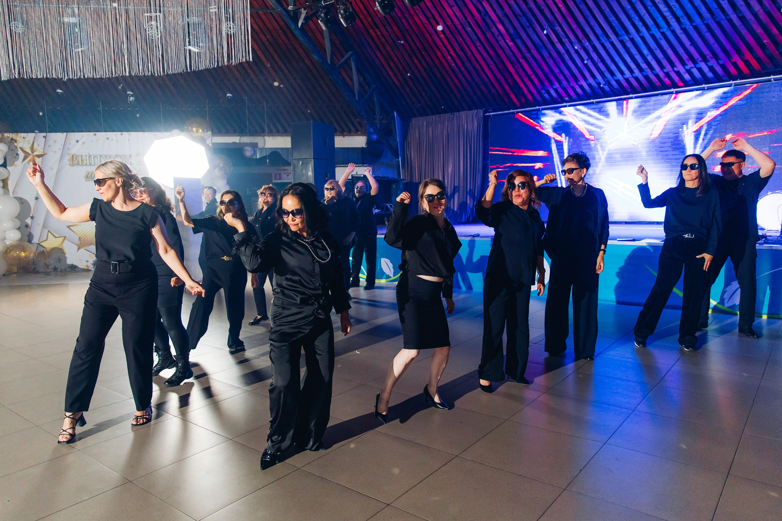 Выпускной вечер. 49 школа. Баран на корове. Свадебный и семейный фотограф в Улан-Удэ