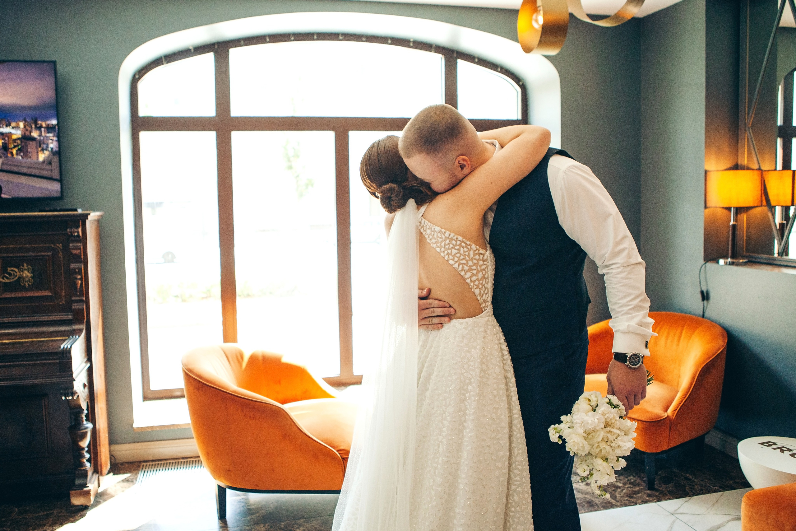 Свадебная фотосессия в отеле hartwell hotel и на патриарших прудах. Фотограф Ольга Ефремова