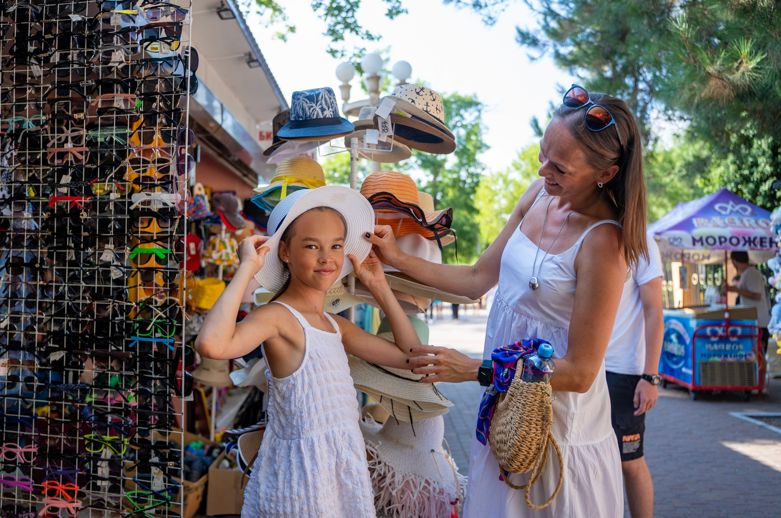 Семейная фотопрогулка по Кабардинке. Семейный и детский фотограф Екатерина Черняева. Снимаю портреты, love story, фотопрогулки, работаю на улице, в кафе, студии, дома у клиента