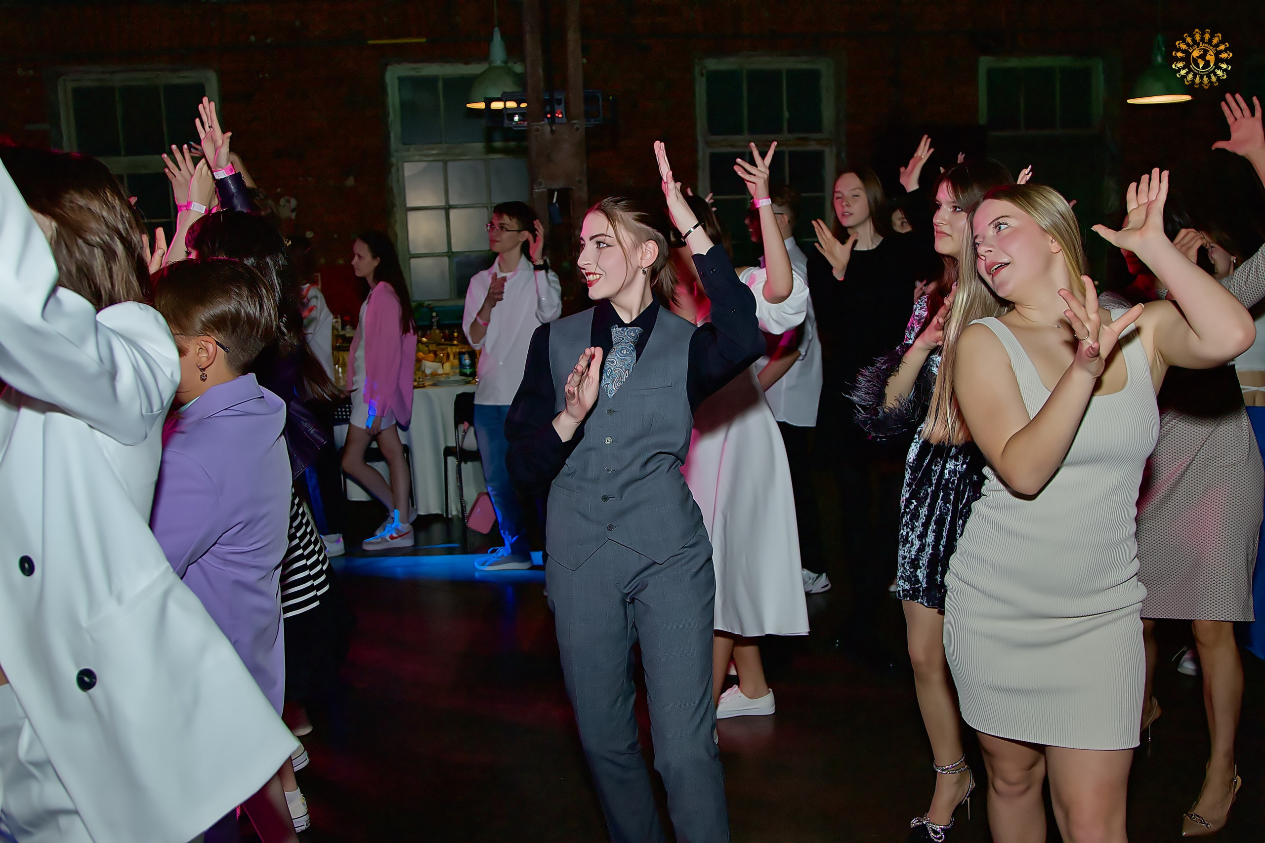 Выпускной 2023 (9-й класс, школа № 46). Loft Urban. Москва. Репортажная съемка в Москве и области. Анималистика