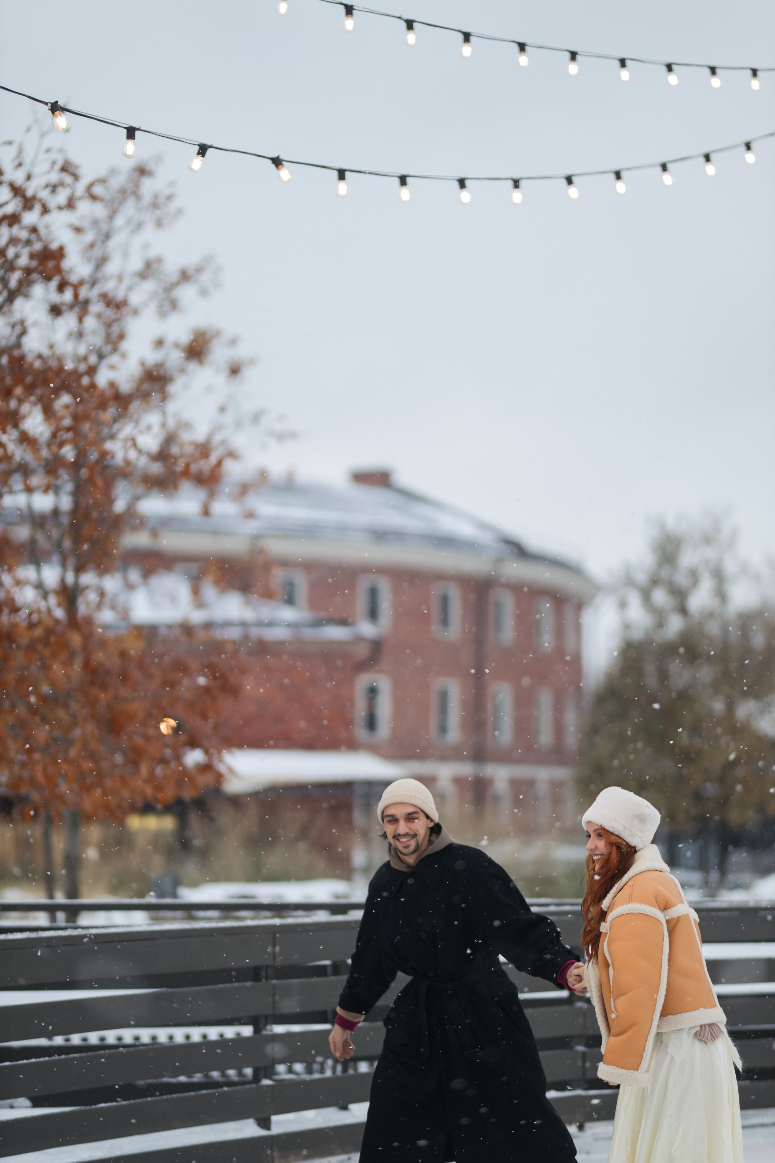 Лавстори Леси и Никиты на катке. Свадебный фотограф Беларусь Ольга Козыренко