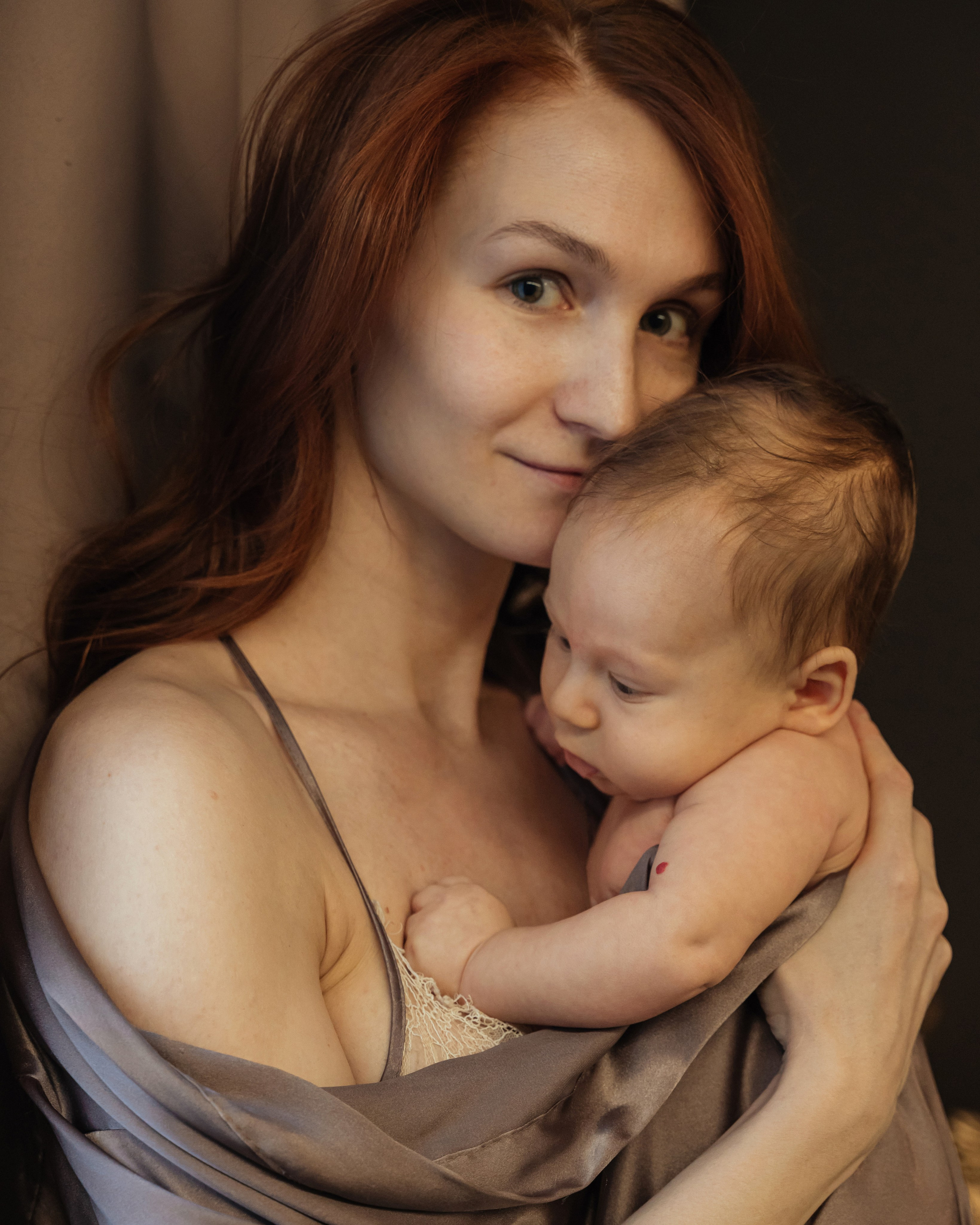 Домашняя семейная фотосессия с новорожденным малышом. Фотограф в Нижневартовске Анна Стрельцова