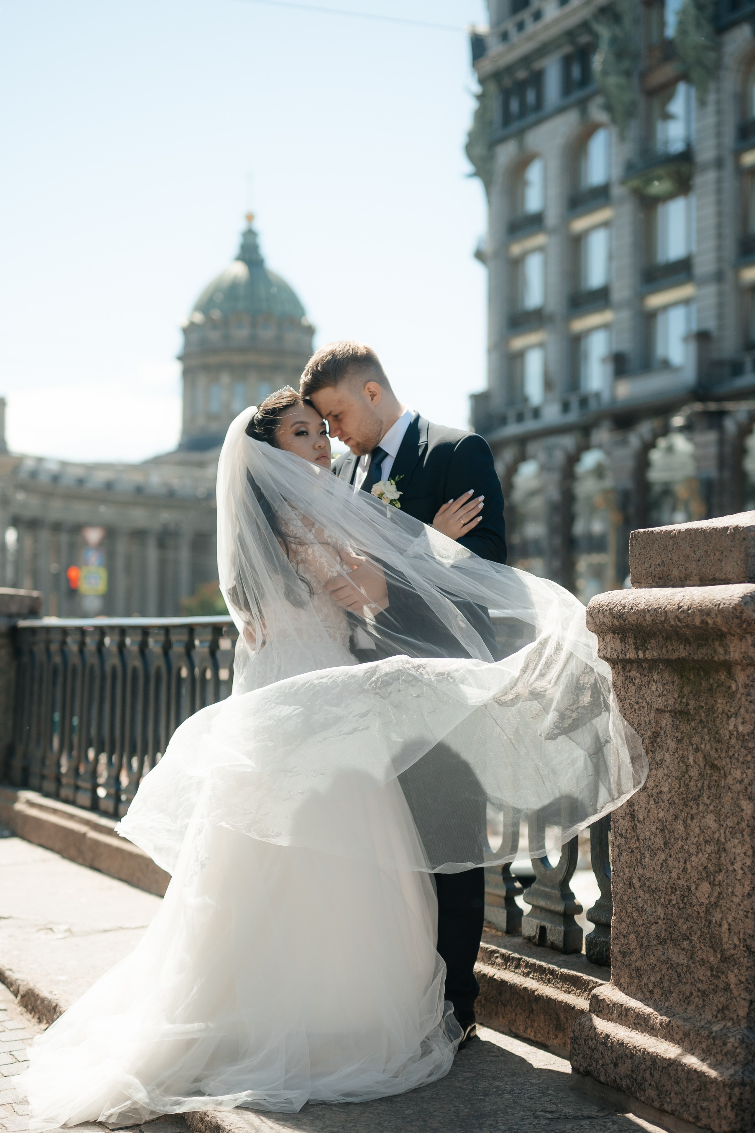 Красивые места для свадебной фотосессии летом в Санкт-Петербурге. Свадебный фотограф Александр Невский в Санкт-Петербурге