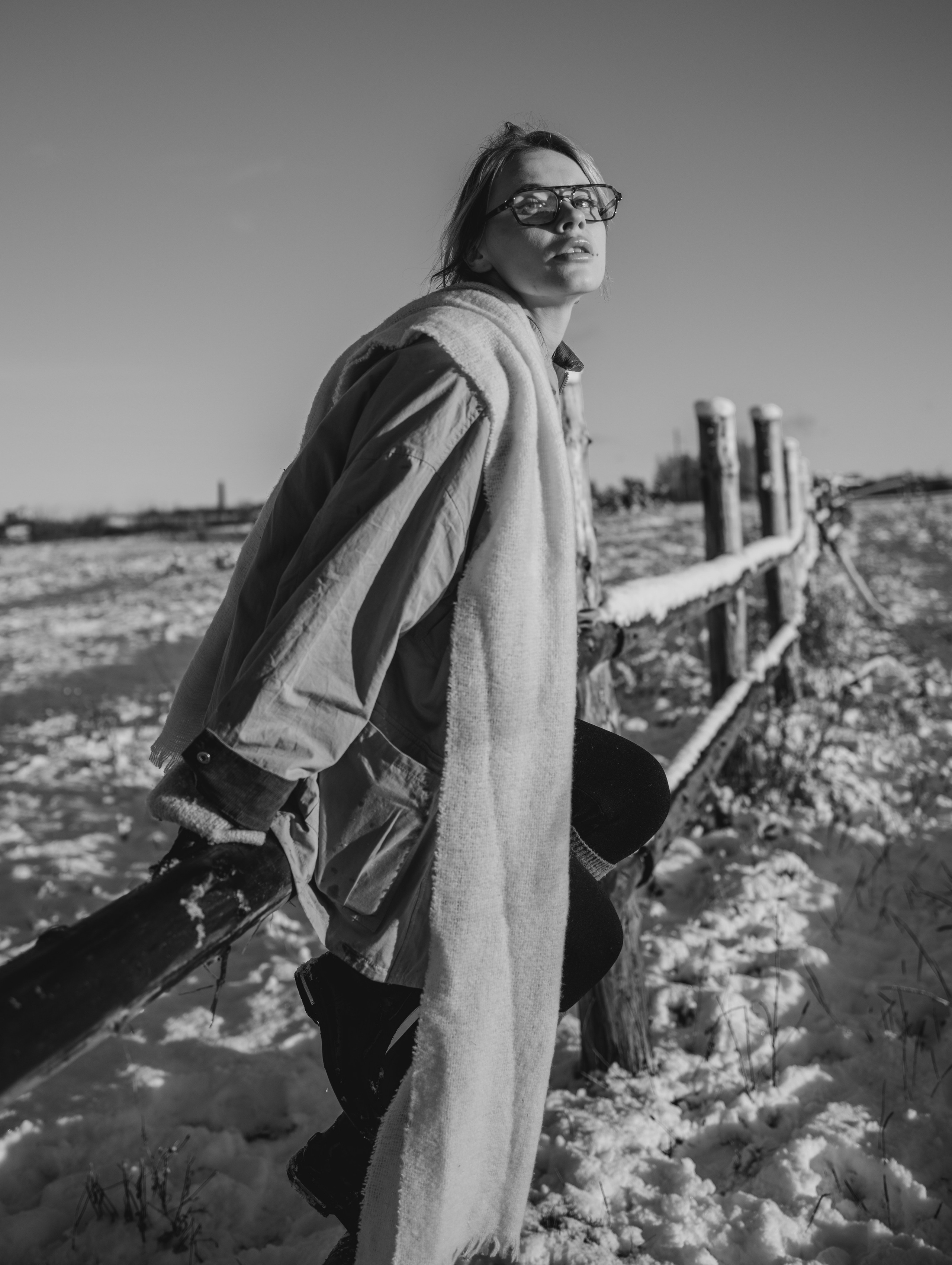 Фотосессия на ранчо зимой с красивой девушкой. Фотограф Углич и Ярославль Ольга Тятюшкина