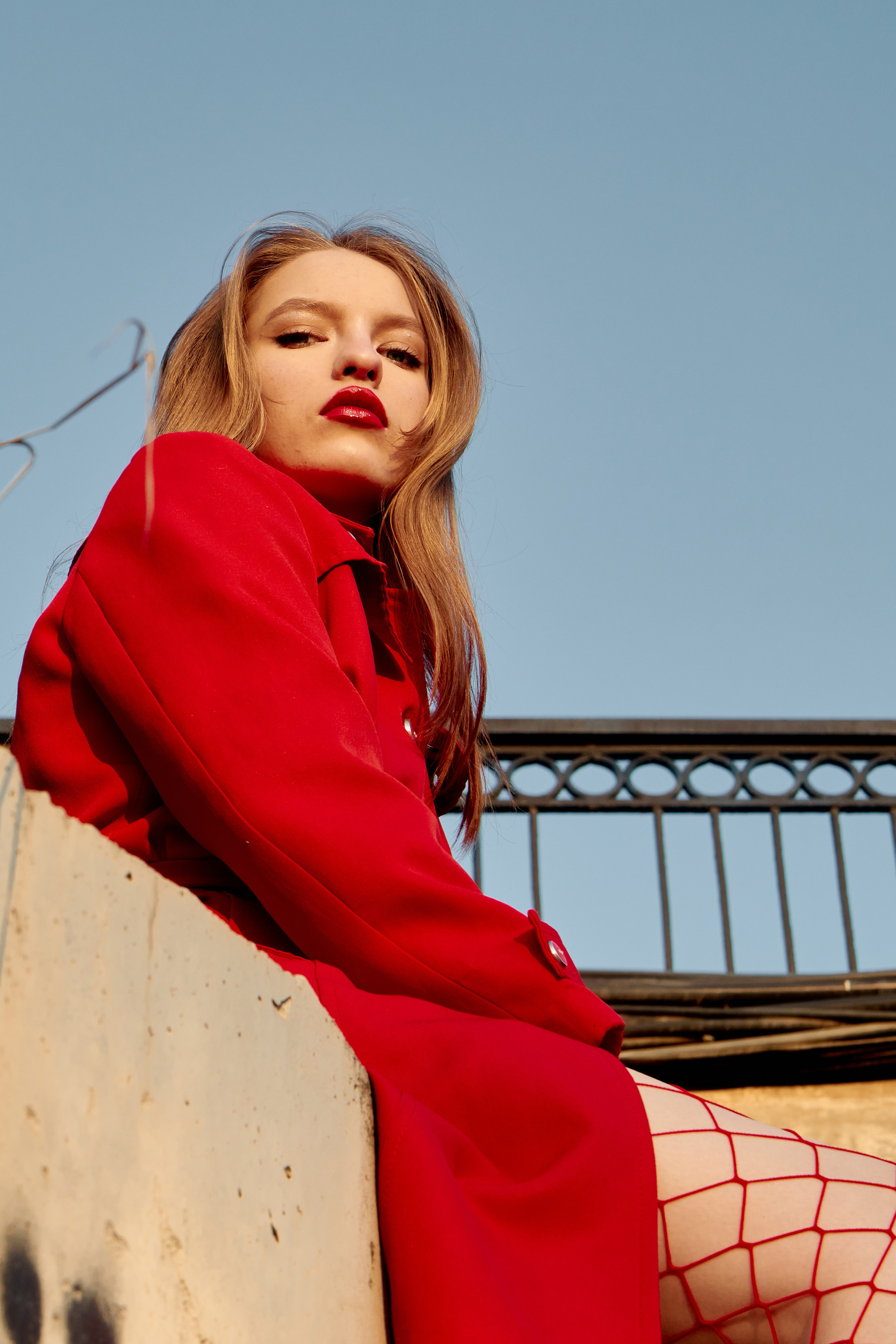 Инна, съёмка в пальто. Предметный и репортажный фотограф Алексей Кротов