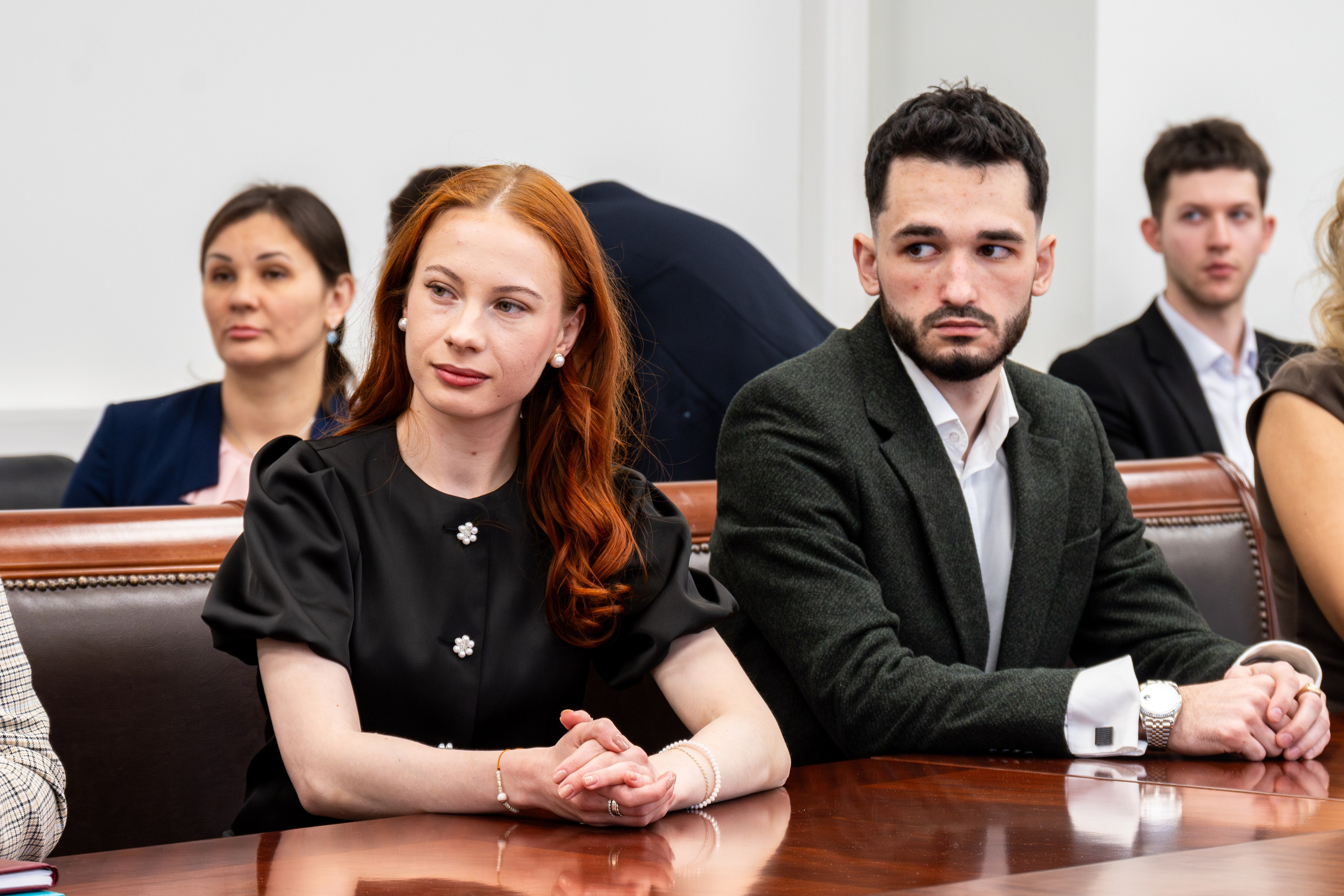 Встреча студентов и сотрудников ДВФУ с сенатором РФ Александром Роликом в День юриста. Репортажный и портретный фотограф во Владивостоке Денис Седов